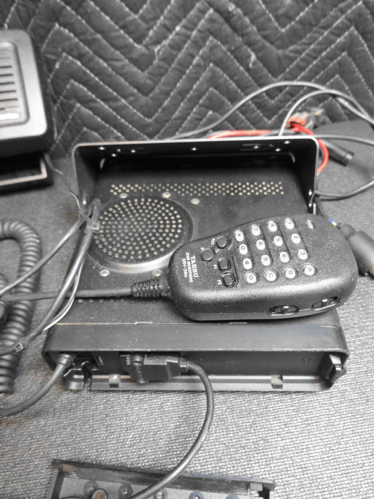 Yaesu Ham Radio Transceiver (FT100D) BASE UNIT w/ Mic, Cables, Speaker - No Head