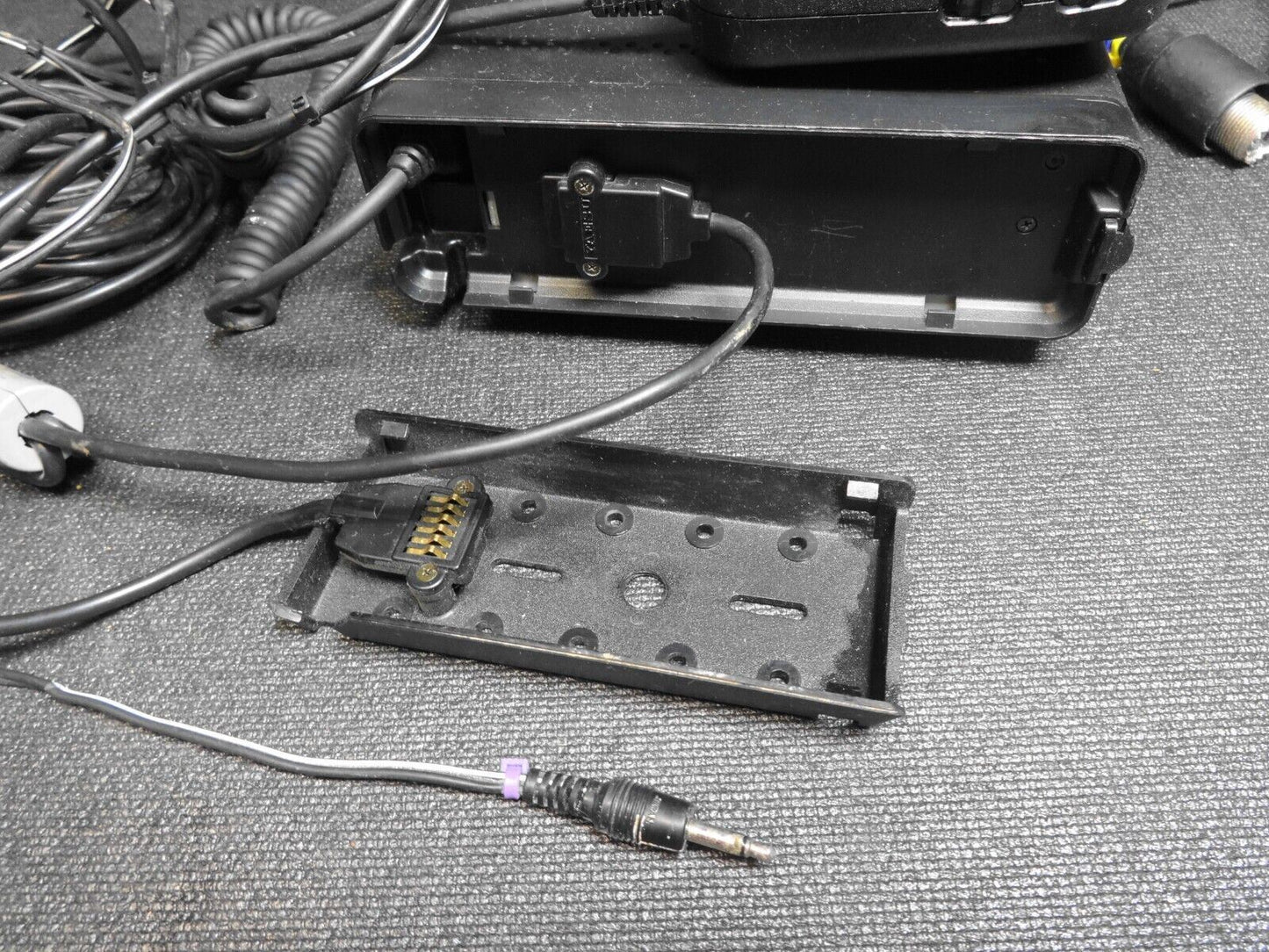 Yaesu Ham Radio Transceiver (FT100D) BASE UNIT w/ Mic, Cables, Speaker - No Head