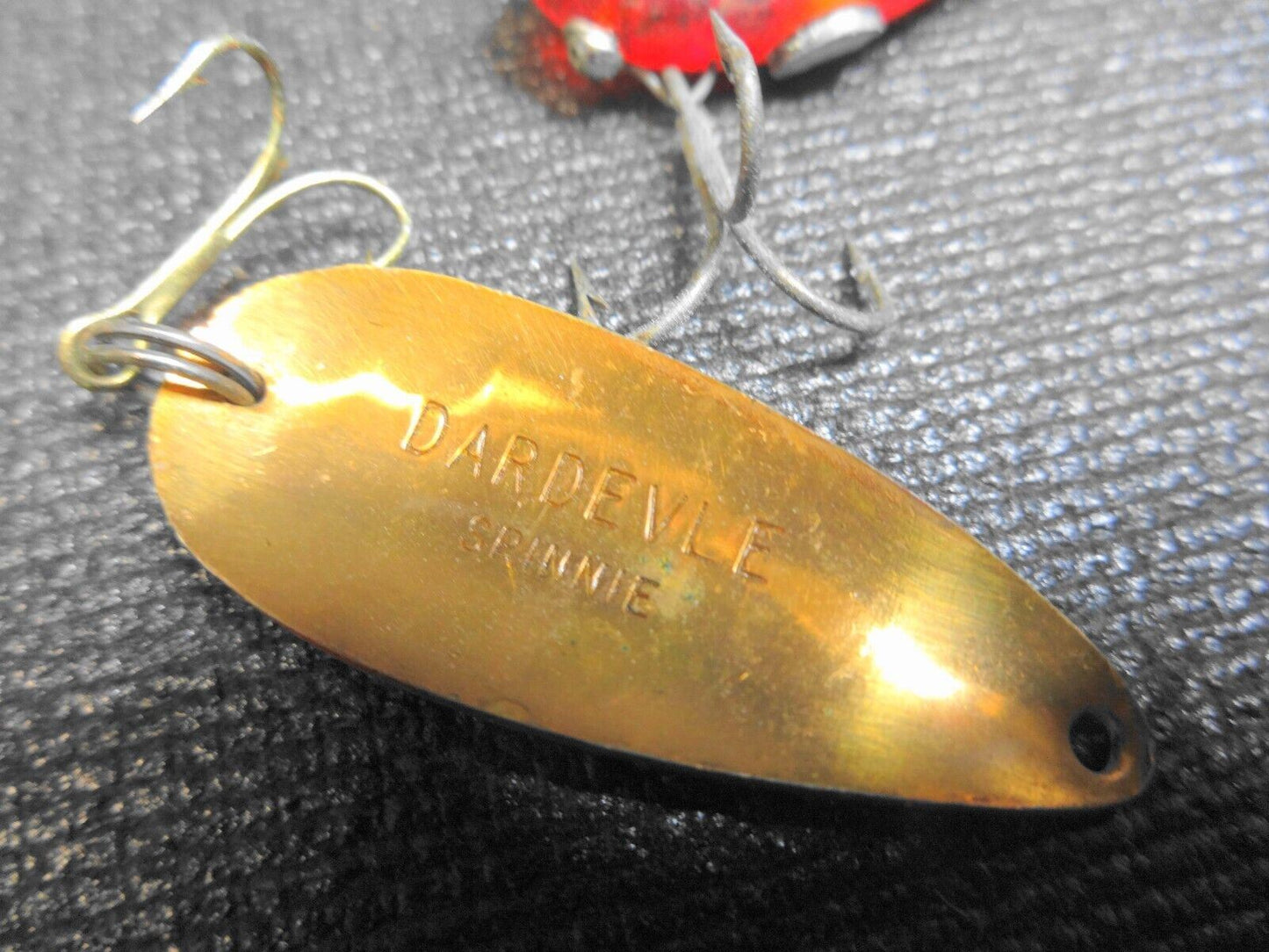 OLD Vintage FISHING TACKLE BOX LOT HOOKS LURES CRAWFISH SPOONS SPINNERS NOS