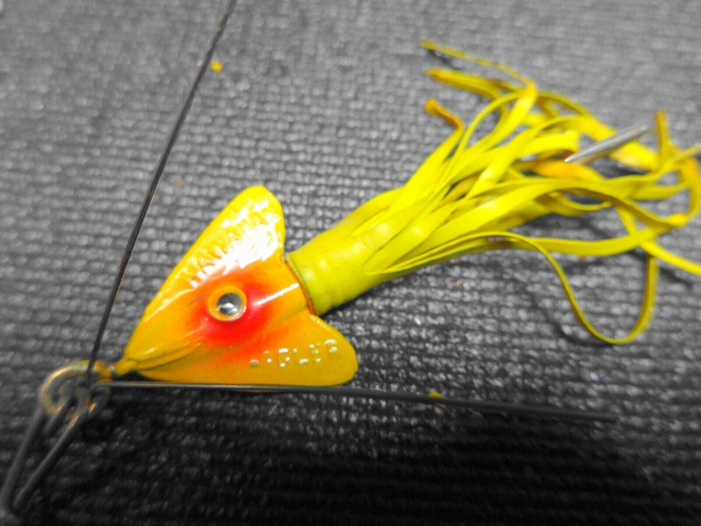 OLD Vintage FISHING TACKLE BOX LOT HOOKS LURES CRAWFISH SPOONS SPINNERS NOS