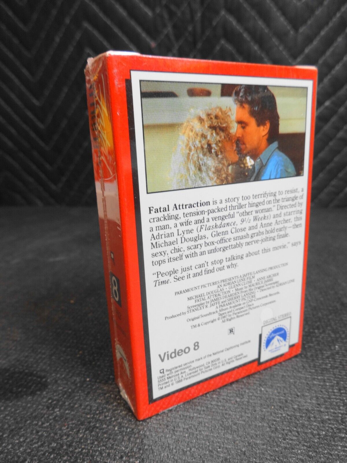 Fatal Attraction on Video 8 Cassette in factory sealed package - Michael Douglas