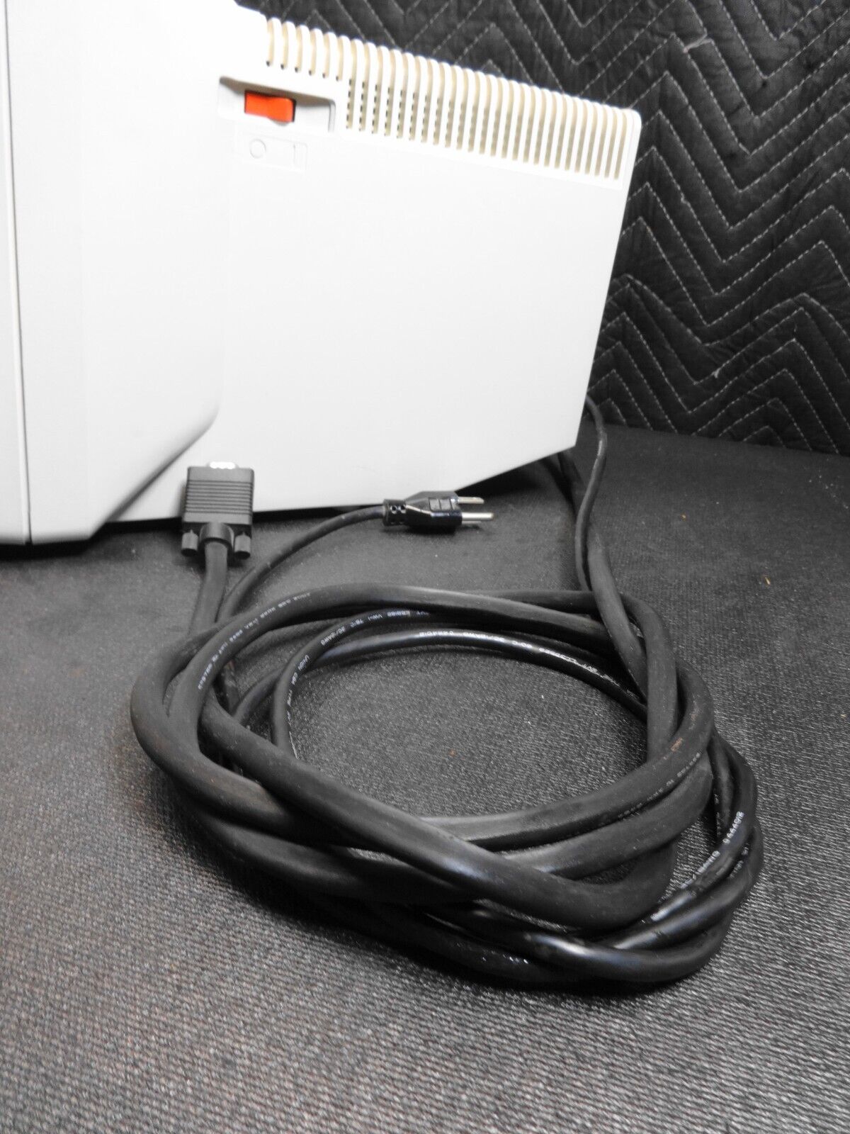 IBM PS/2 8512-001 VGA/XGA 14" Color CRT Monitor for Vintage IBM PC Computer