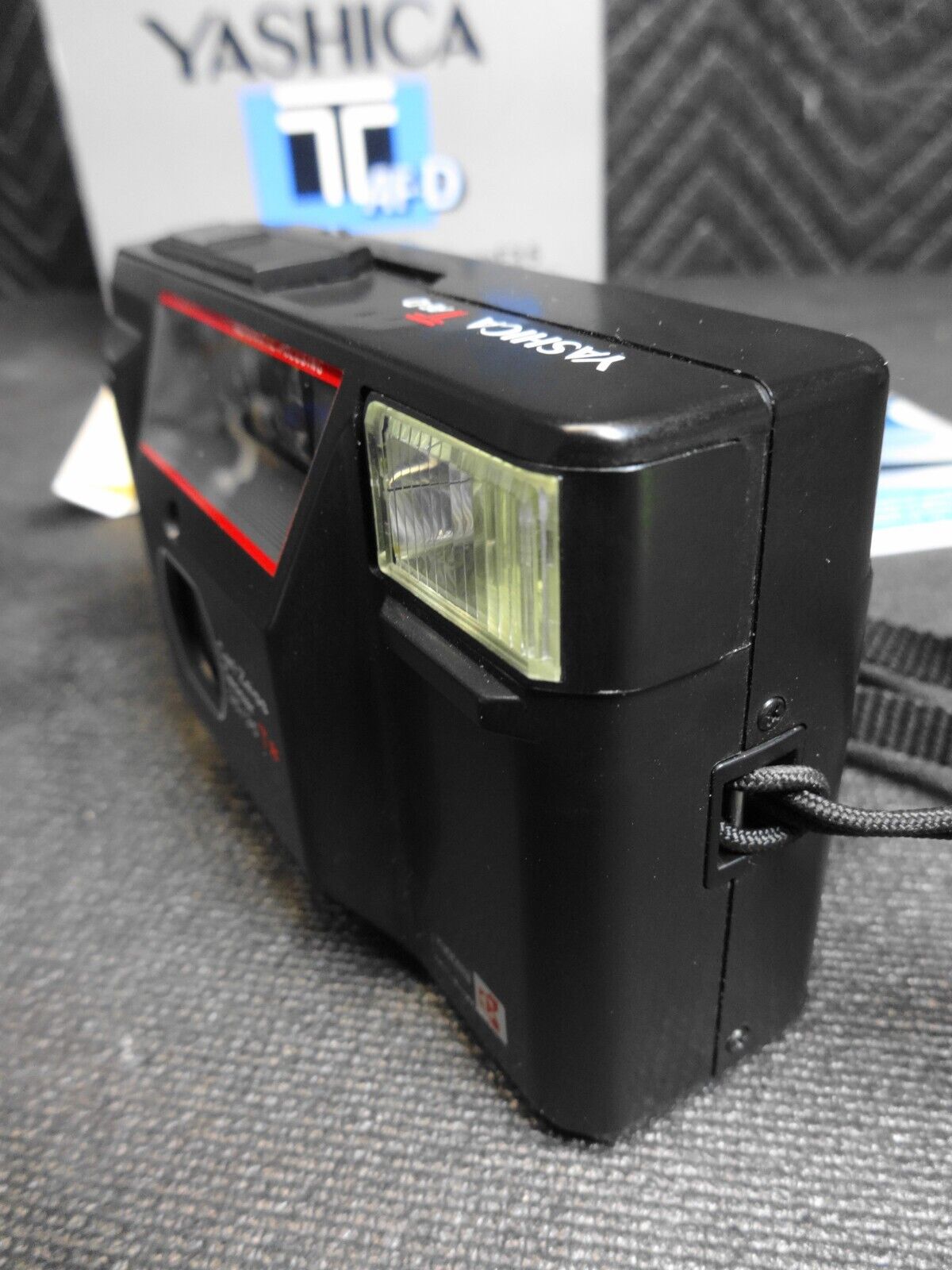 1984 Kyocera Yashica T AF-D 35mm Point & Shoot Film Camera w/ Box Manual Papers