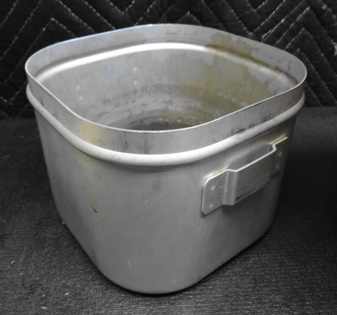 Vintage Coleman 502 stove & 501-960 Sportster Cook Kit in Original 501 Box