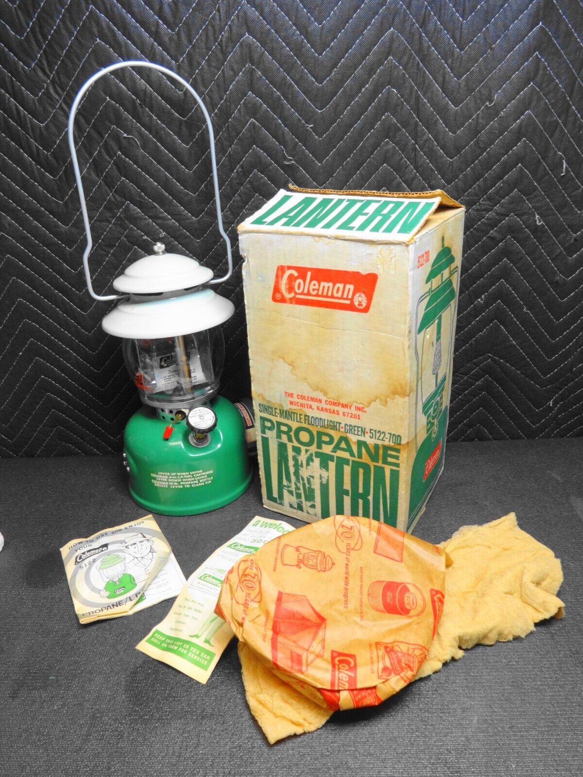 VTG NOS Coleman 5122-700 LP Gas Single Mantle Globe Lantern Green w/Box papers