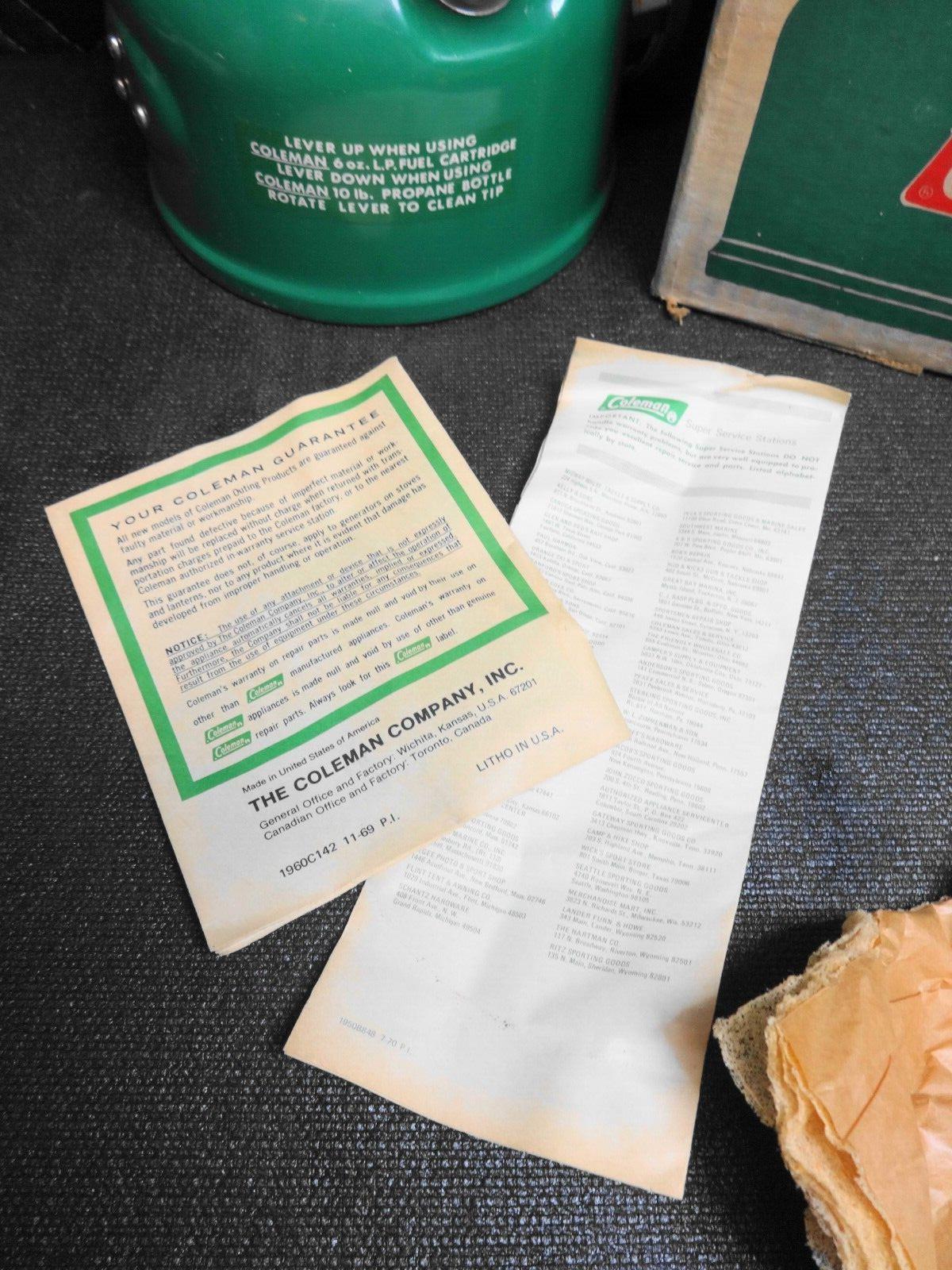 VTG NOS Coleman 5122-700 LP Gas Single Mantle Globe Lantern Green w/Box papers