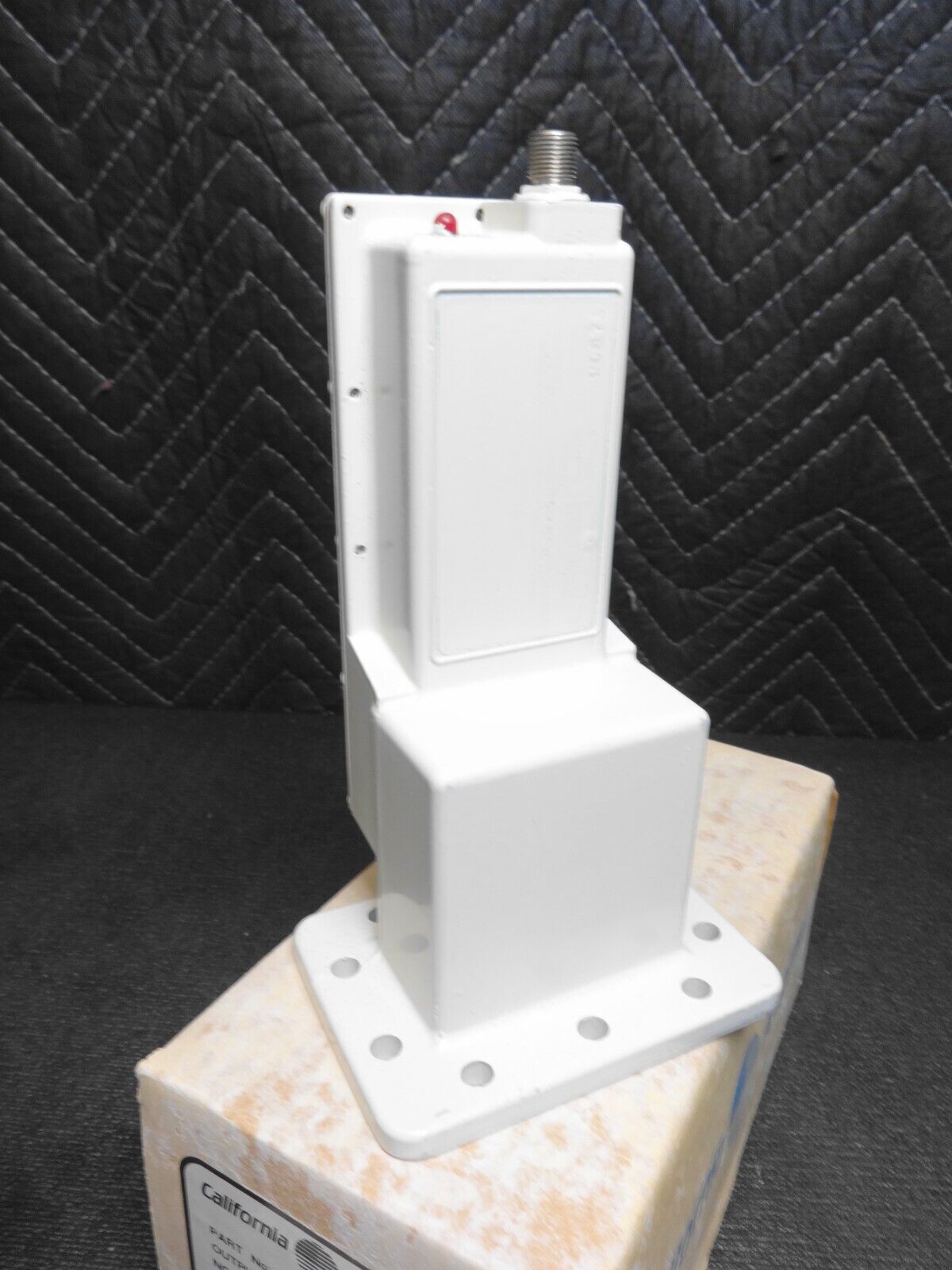 California Amplifier No. 30753 950-1450 MHz 30K Low Noise Block Converter