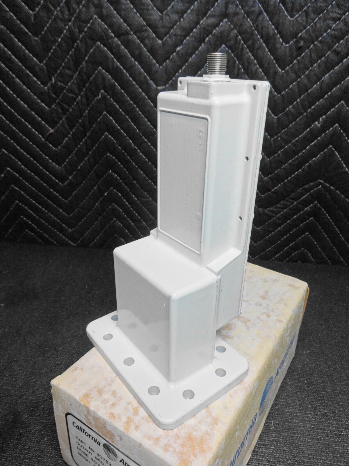 California Amplifier No. 30753 950-1450 MHz 30K Low Noise Block Converter