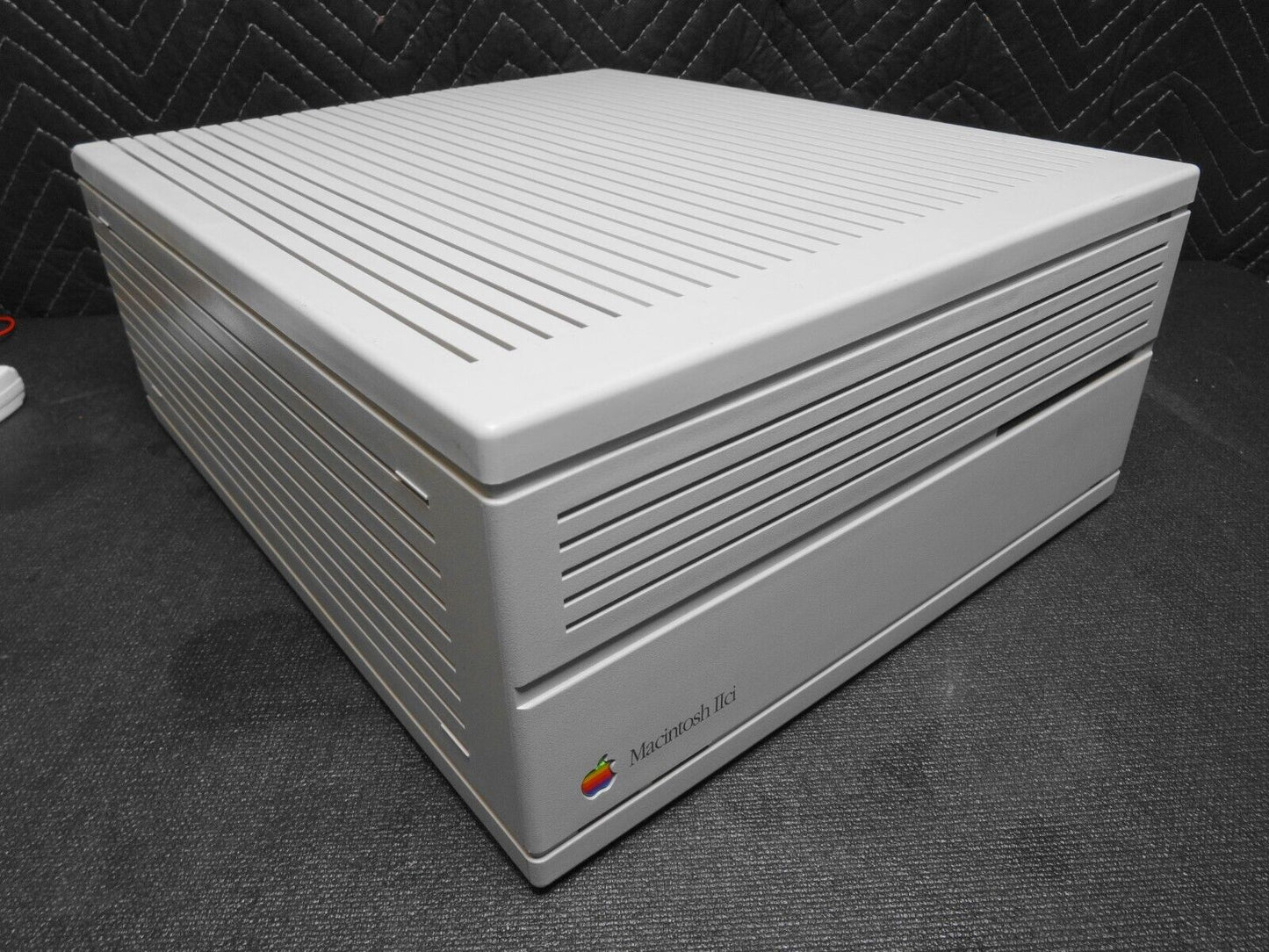 Vintage Apple Macintosh IIci Mac M5780 Computer, Monitor, Mouse, Keyboard