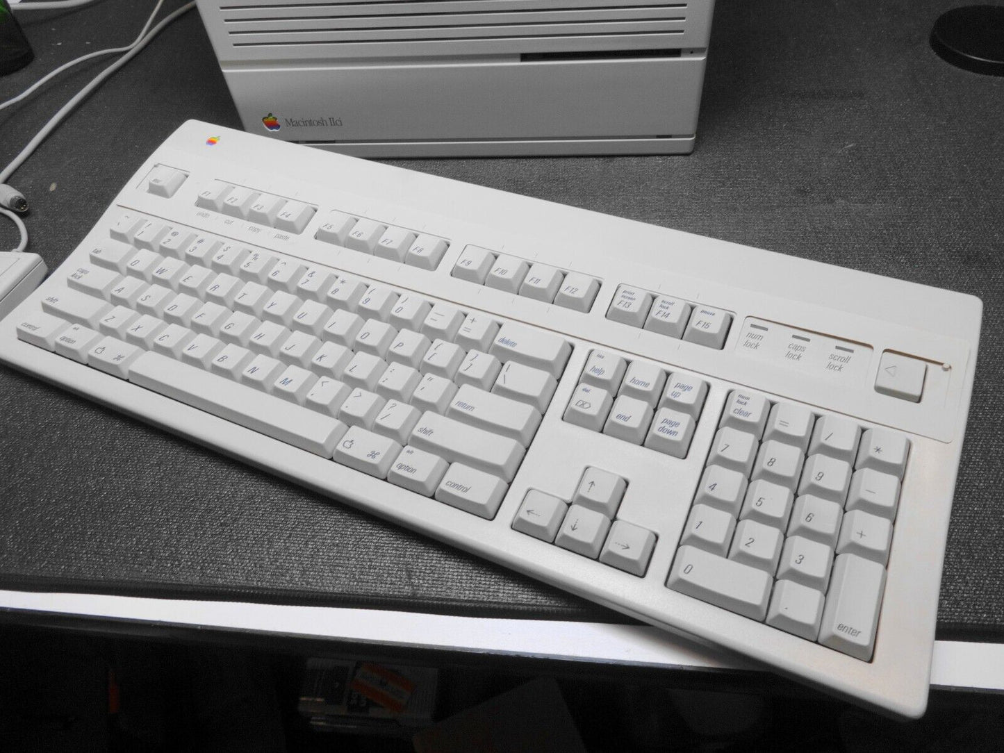 Vintage Apple Macintosh IIci Mac M5780 Computer, Monitor, Mouse, Keyboard