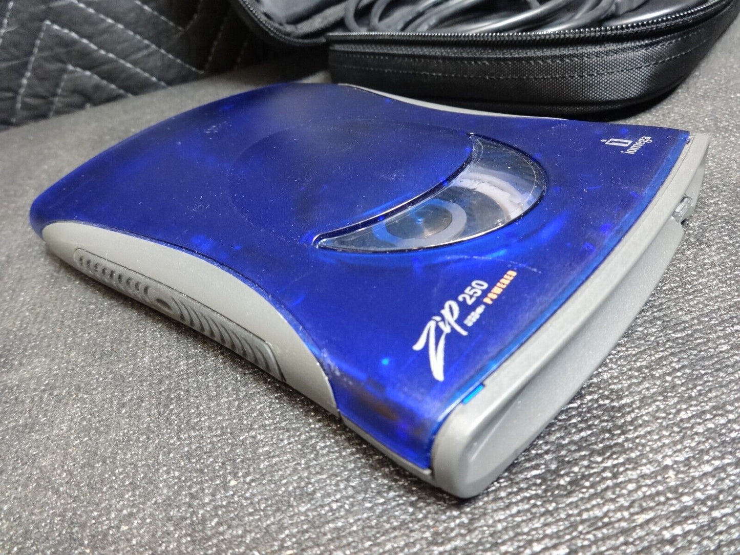 Iomega Zip 250 USB Powered External Drive Z250USBPCMBP w/ Cable & Case