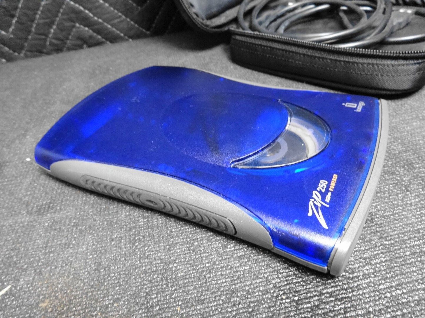 Iomega Zip 250 USB Powered External Drive Z250USBPCMBP w/ Cable & Case