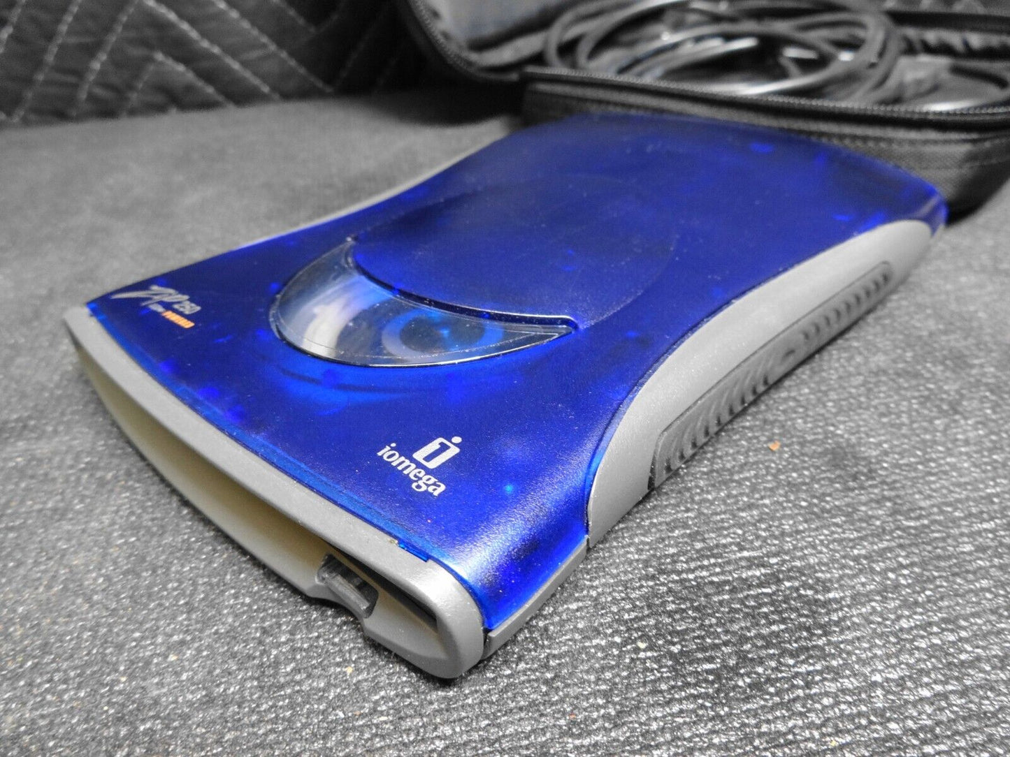 Iomega Zip 250 USB Powered External Drive Z250USBPCMBP w/ Cable & Case