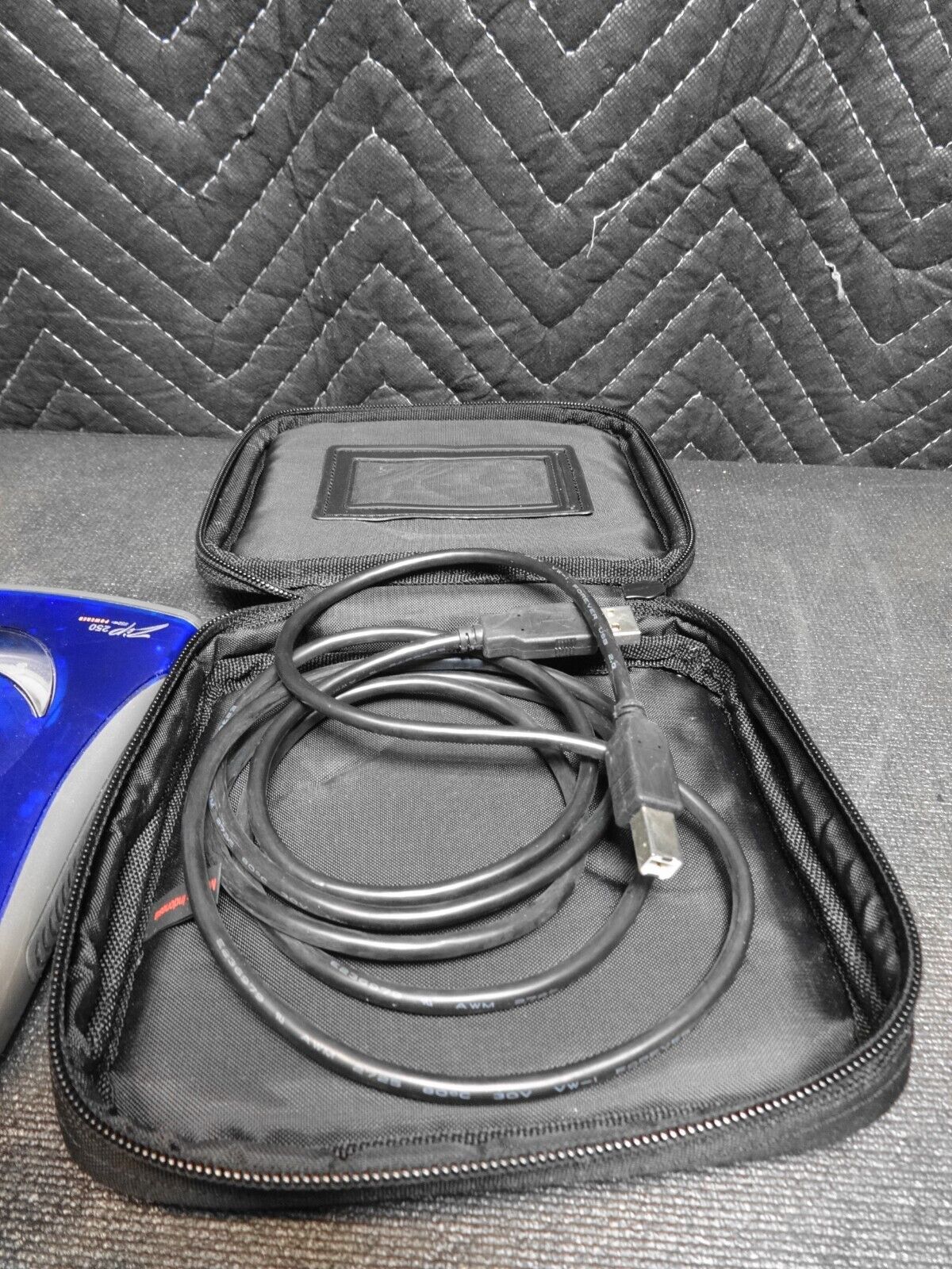 Iomega Zip 250 USB Powered External Drive Z250USBPCMBP w/ Cable & Case