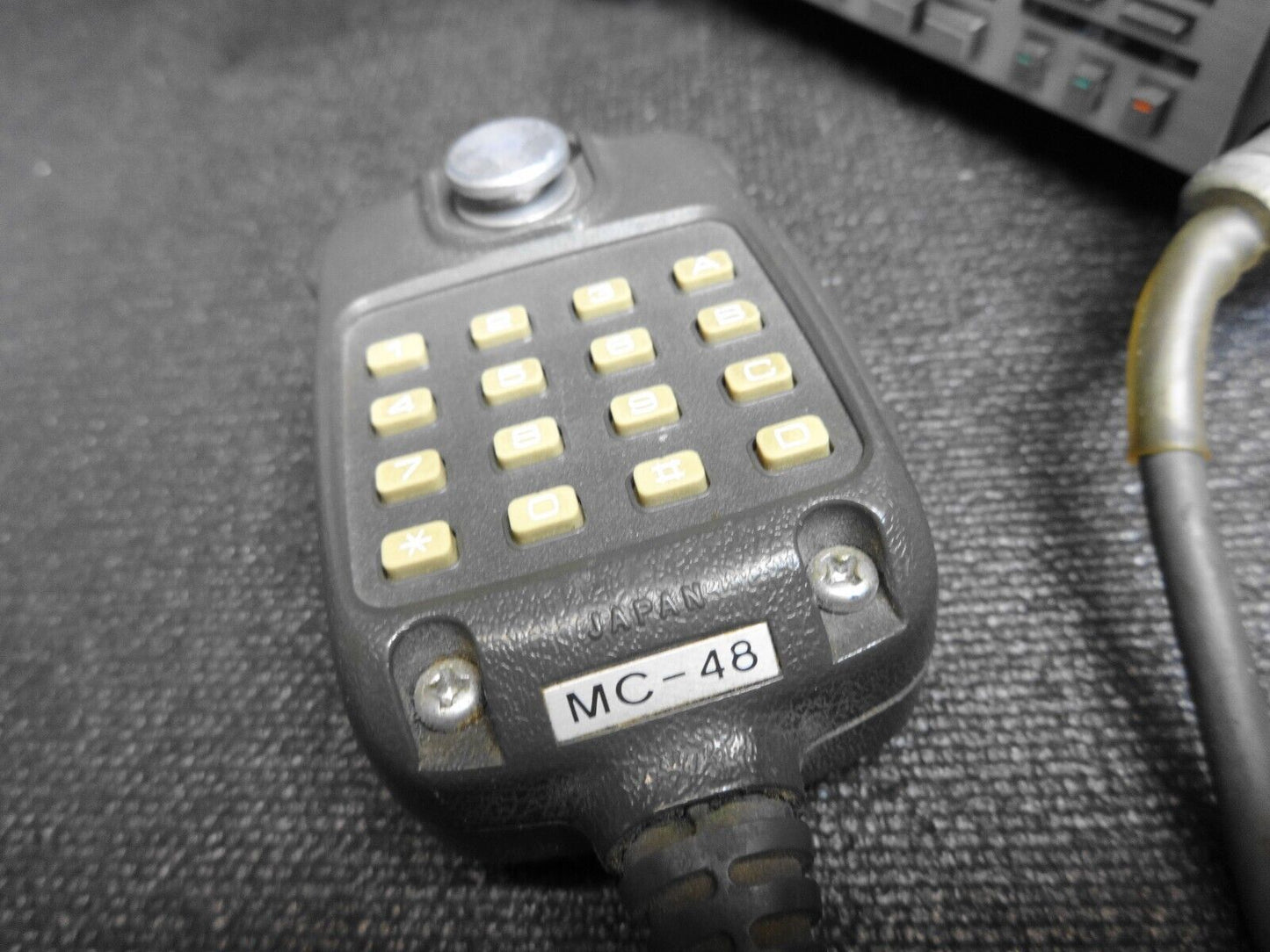 KENWOOD TW-4000A DUAL-BANDER w/ MC-48 MIC - TRANSCEIVER
