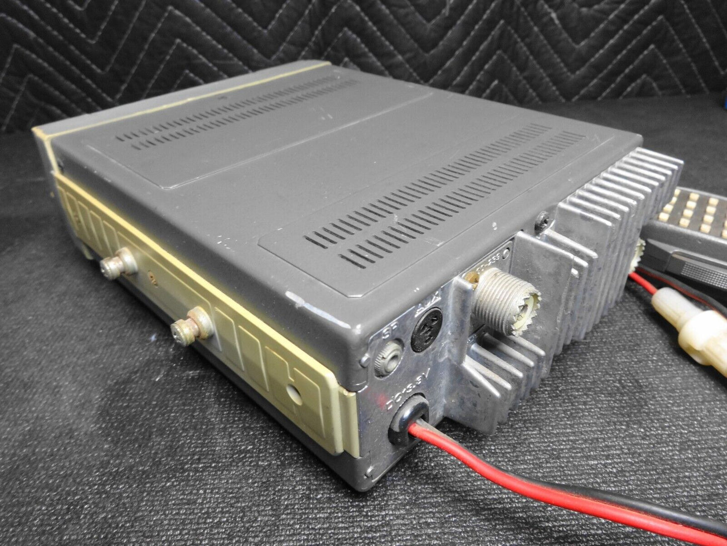 KENWOOD TW-4000A DUAL-BANDER w/ MC-48 MIC - TRANSCEIVER