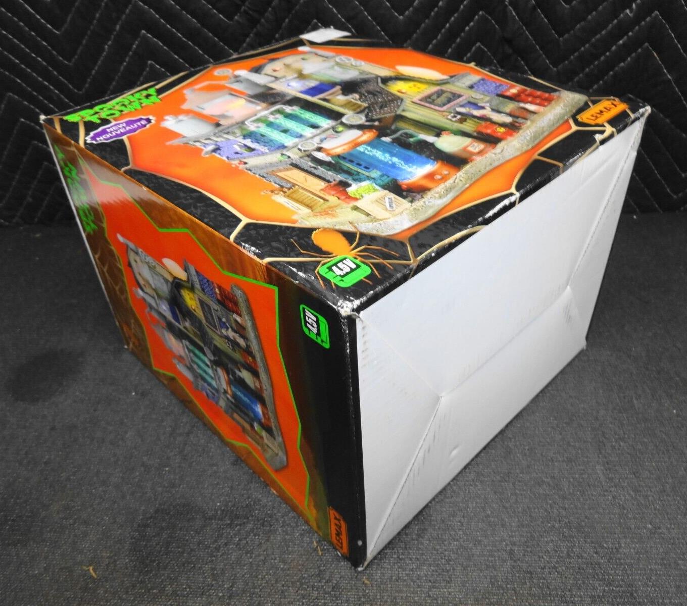 Lemax Spooky Town 2022 DR GORY'S LABORATORY #25844 - Lighted Building