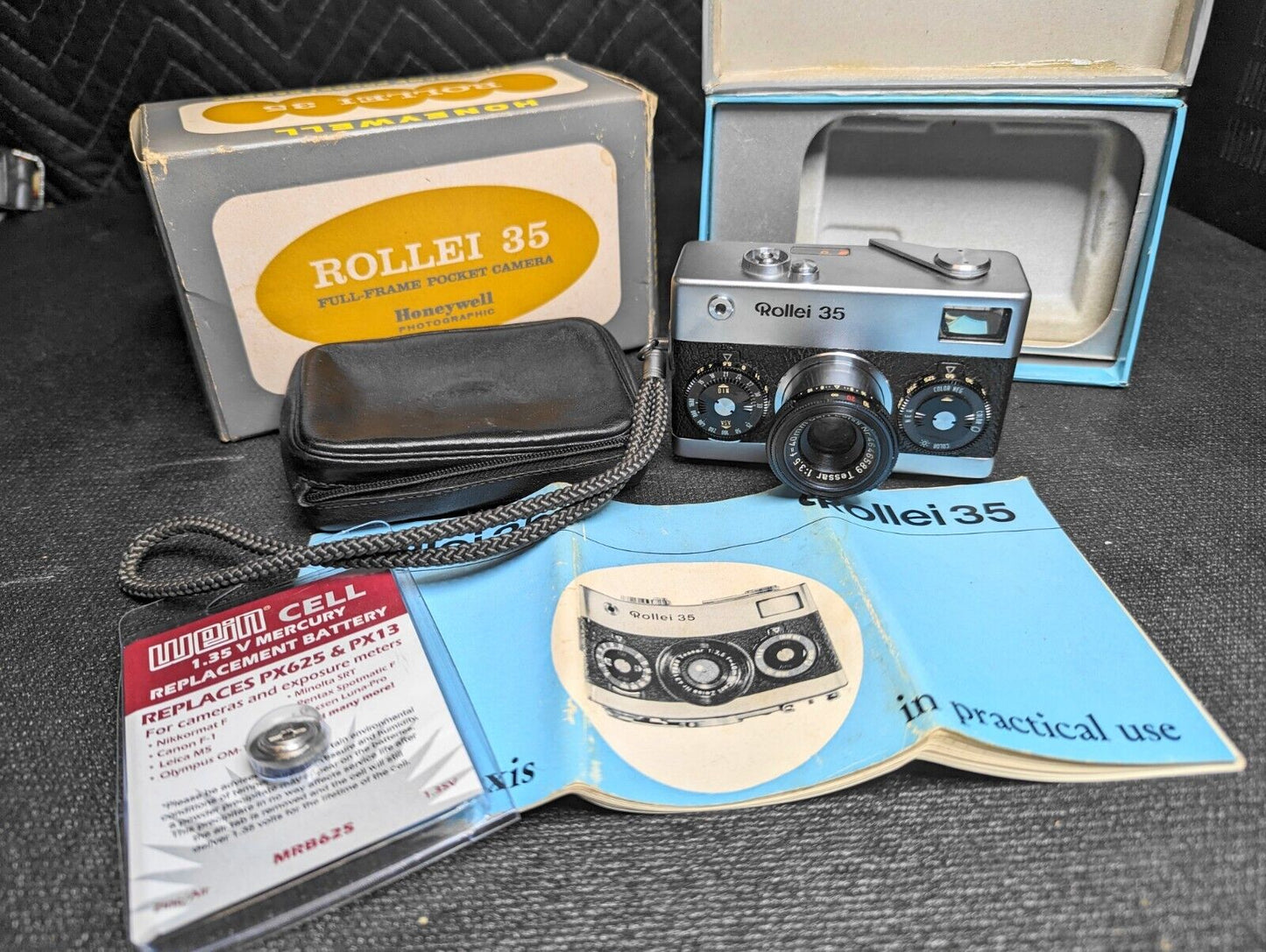 Rollei 35 Germany with 40mm f3.5 Tessar Lens - Box, Leather Pouch, Batt & Manual