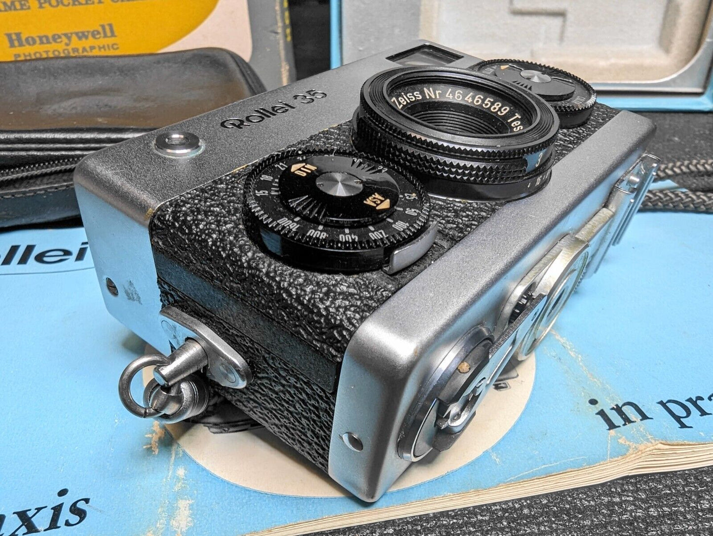 Rollei 35 Germany with 40mm f3.5 Tessar Lens - Box, Leather Pouch, Batt & Manual