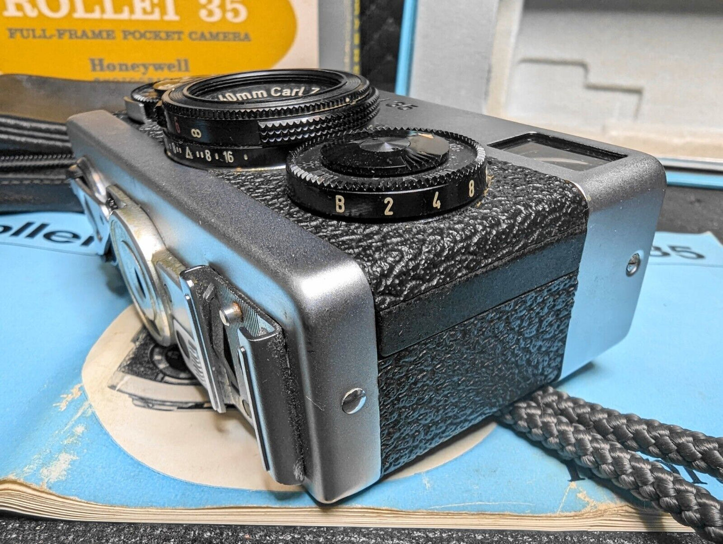 Rollei 35 Germany with 40mm f3.5 Tessar Lens - Box, Leather Pouch, Batt & Manual