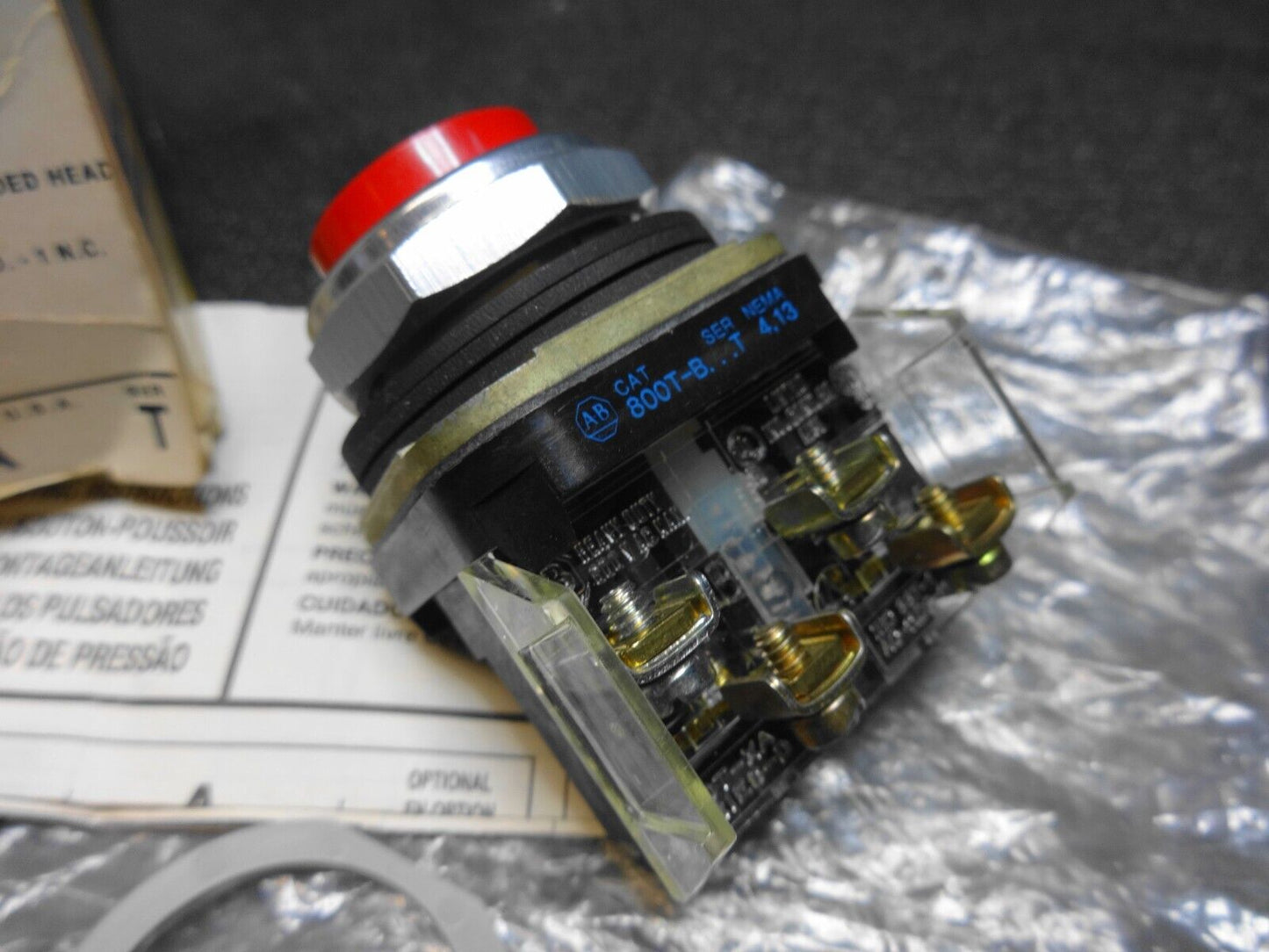 ALLEN BRADLEY 800T-B6A SERIES T PUSH BUTTON TYPE 4,13 EXTENDED HEAD RED *NEW*