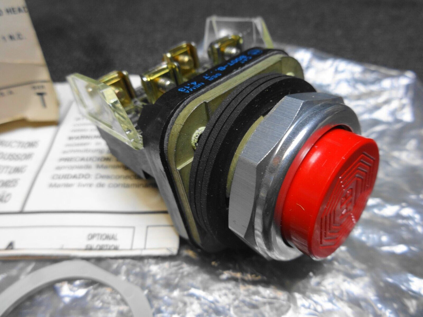 ALLEN BRADLEY 800T-B6A SERIES T PUSH BUTTON TYPE 4,13 EXTENDED HEAD RED *NEW*