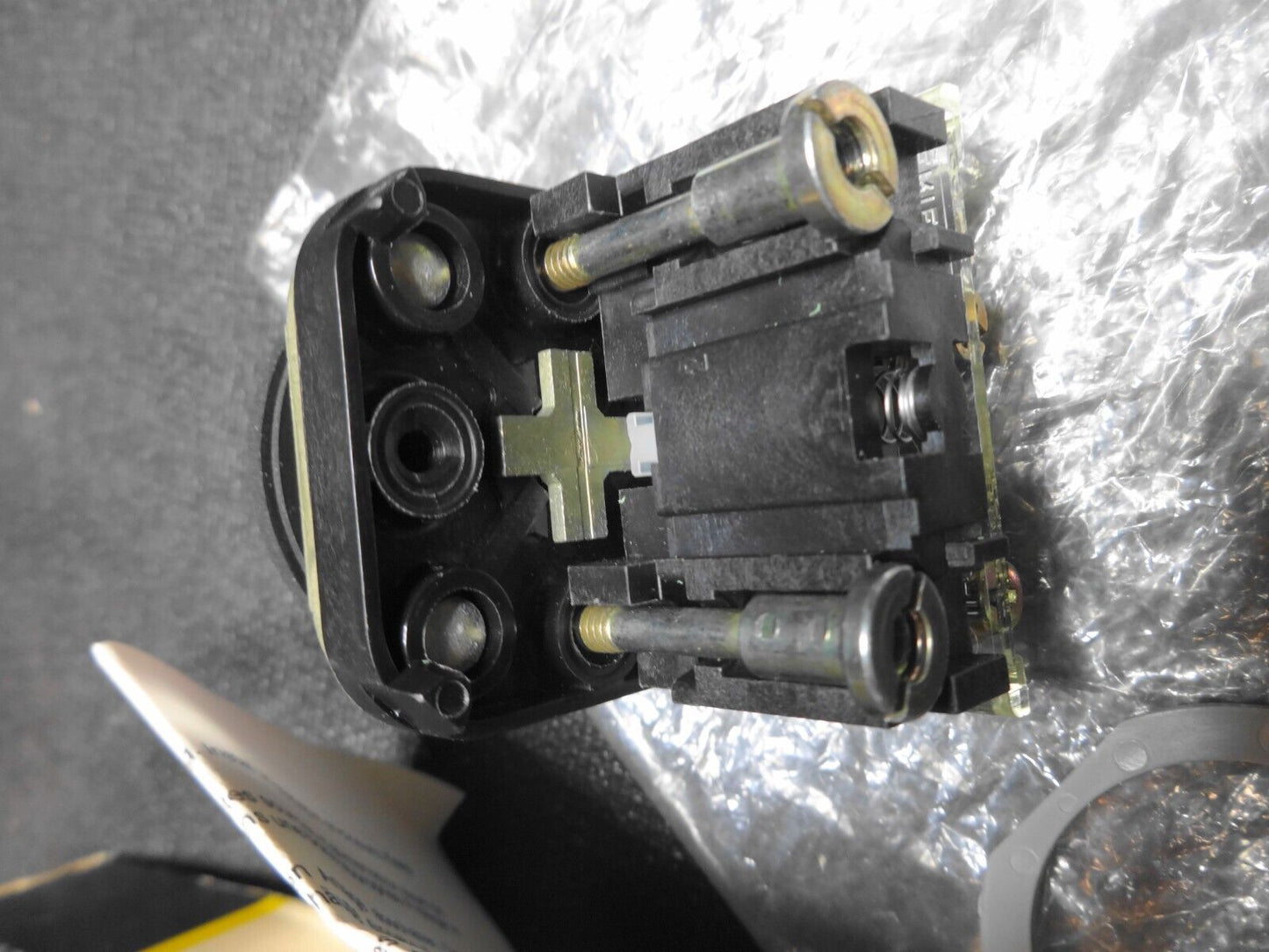 ALLEN BRADLEY 800T-B6A SERIES T PUSH BUTTON TYPE 4,13 EXTENDED HEAD RED *NEW*