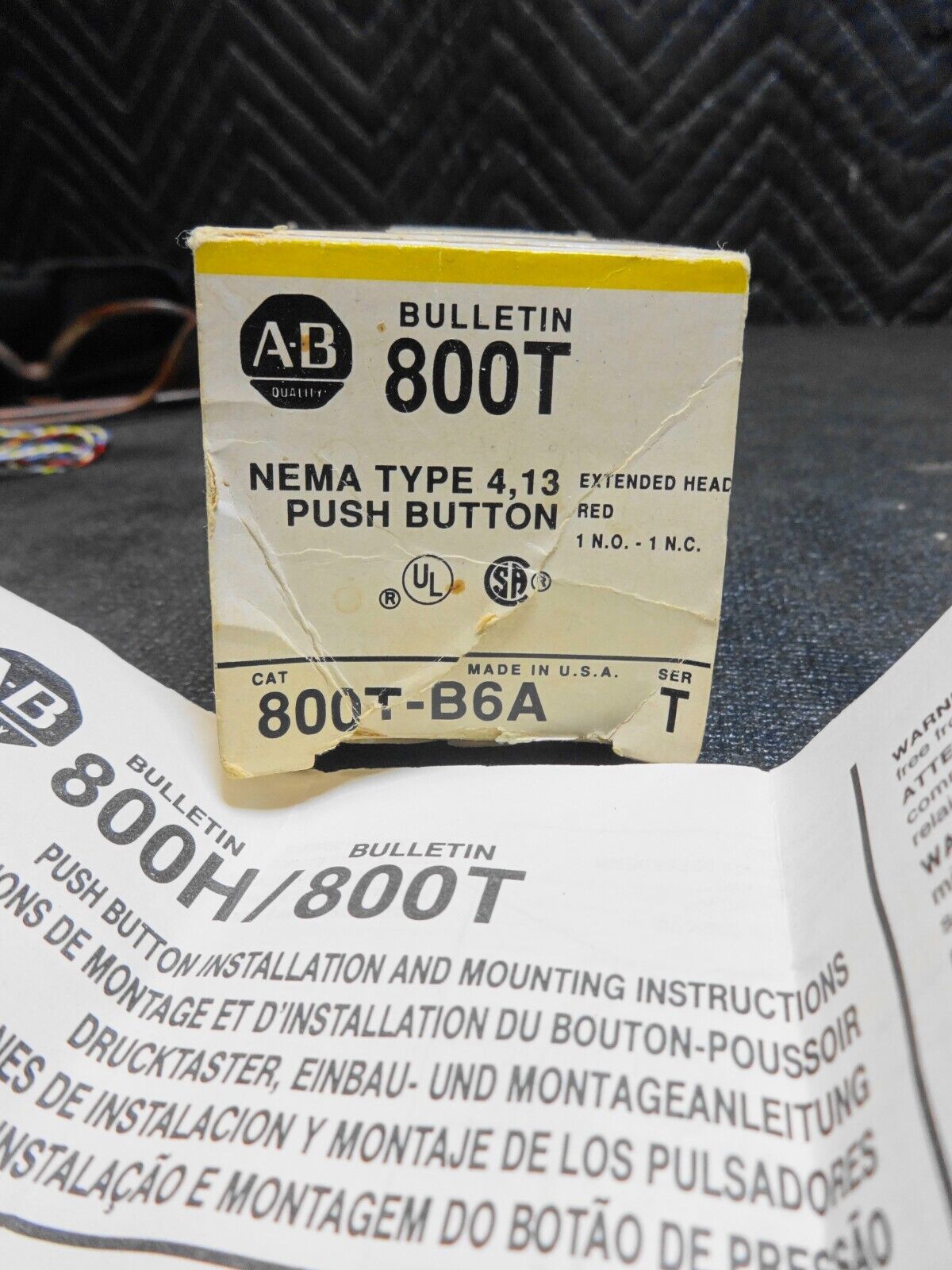 ALLEN BRADLEY 800T-B6A SERIES T PUSH BUTTON TYPE 4,13 EXTENDED HEAD RED *NEW*