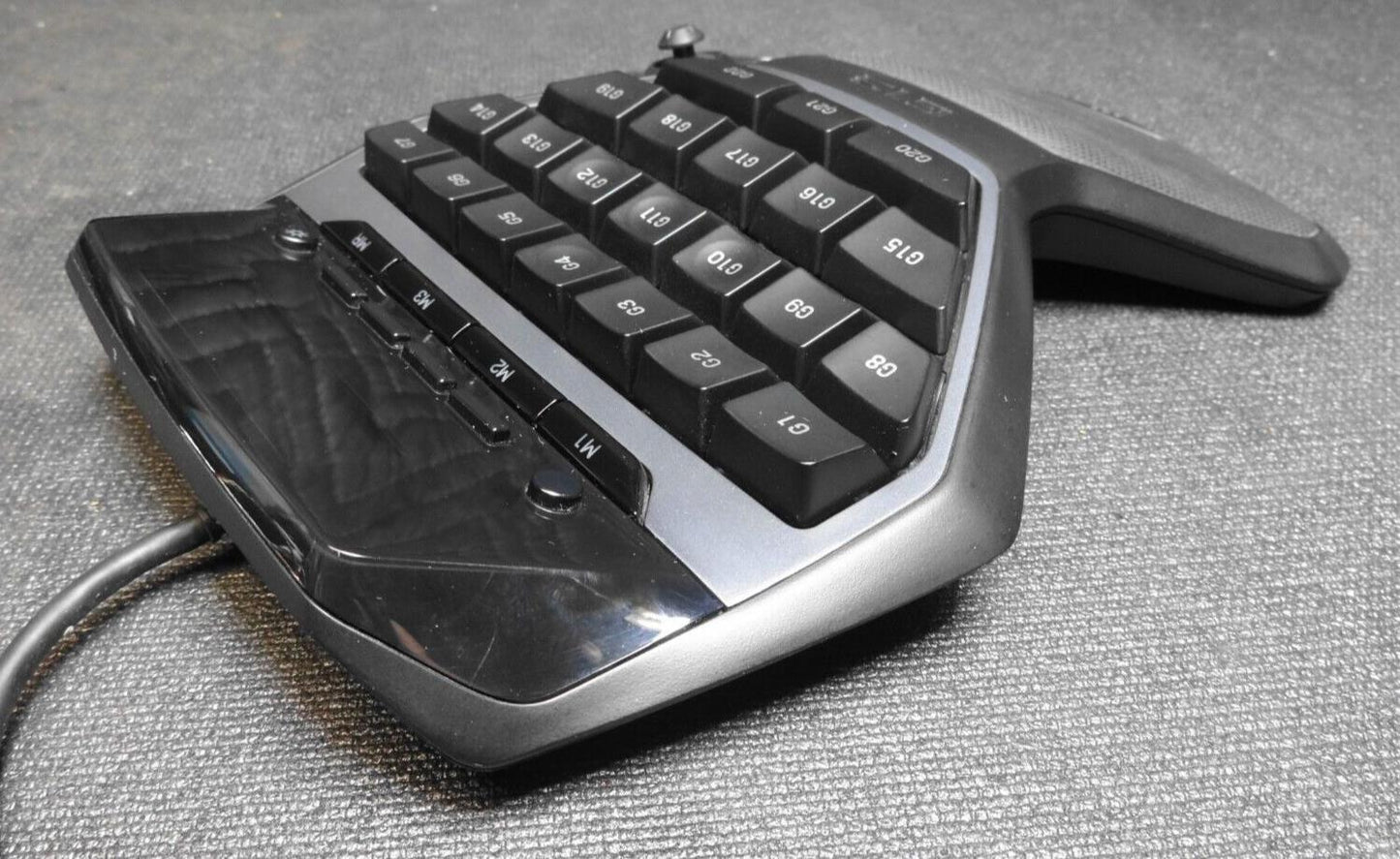 Logitech G13 840-000052 Programmable LCD Display Advanced Gameboard
