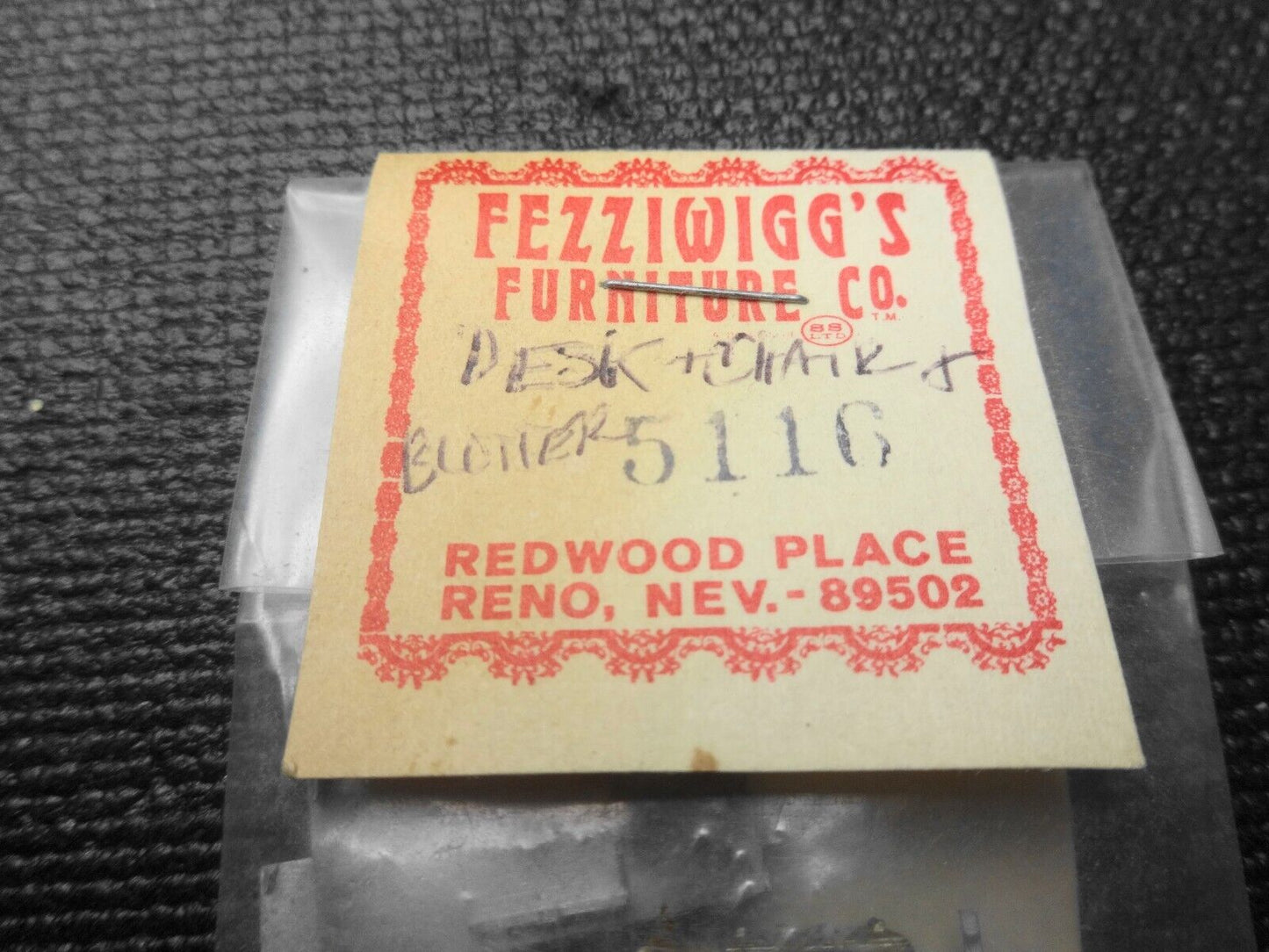 Vintage Fezziwigg's Furniture Co HO - Desk & Chairs - Diecast 5116 NOS