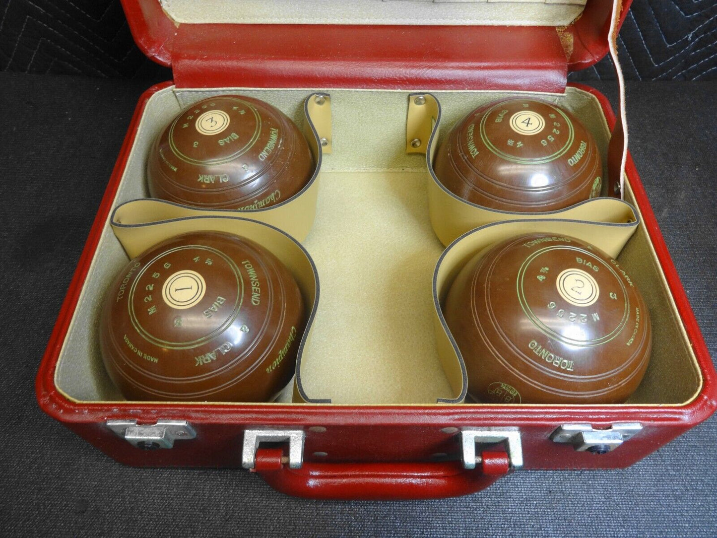 Vintage Henselite Champion Model Lawn Bowl Set of 4 - Size 4 7/8 in case
