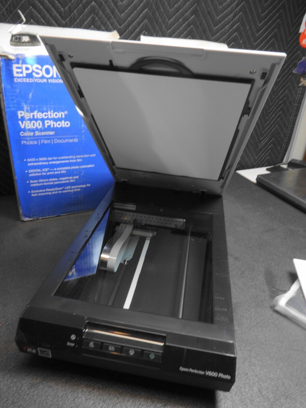 Epson Perfection V600 Photo Scanner In Box With Trays, USB Cable & Software