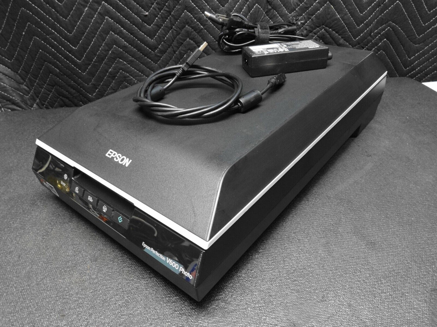 Epson Perfection V600 Photo Scanner J252A w/ Power Adapter + USB Cable