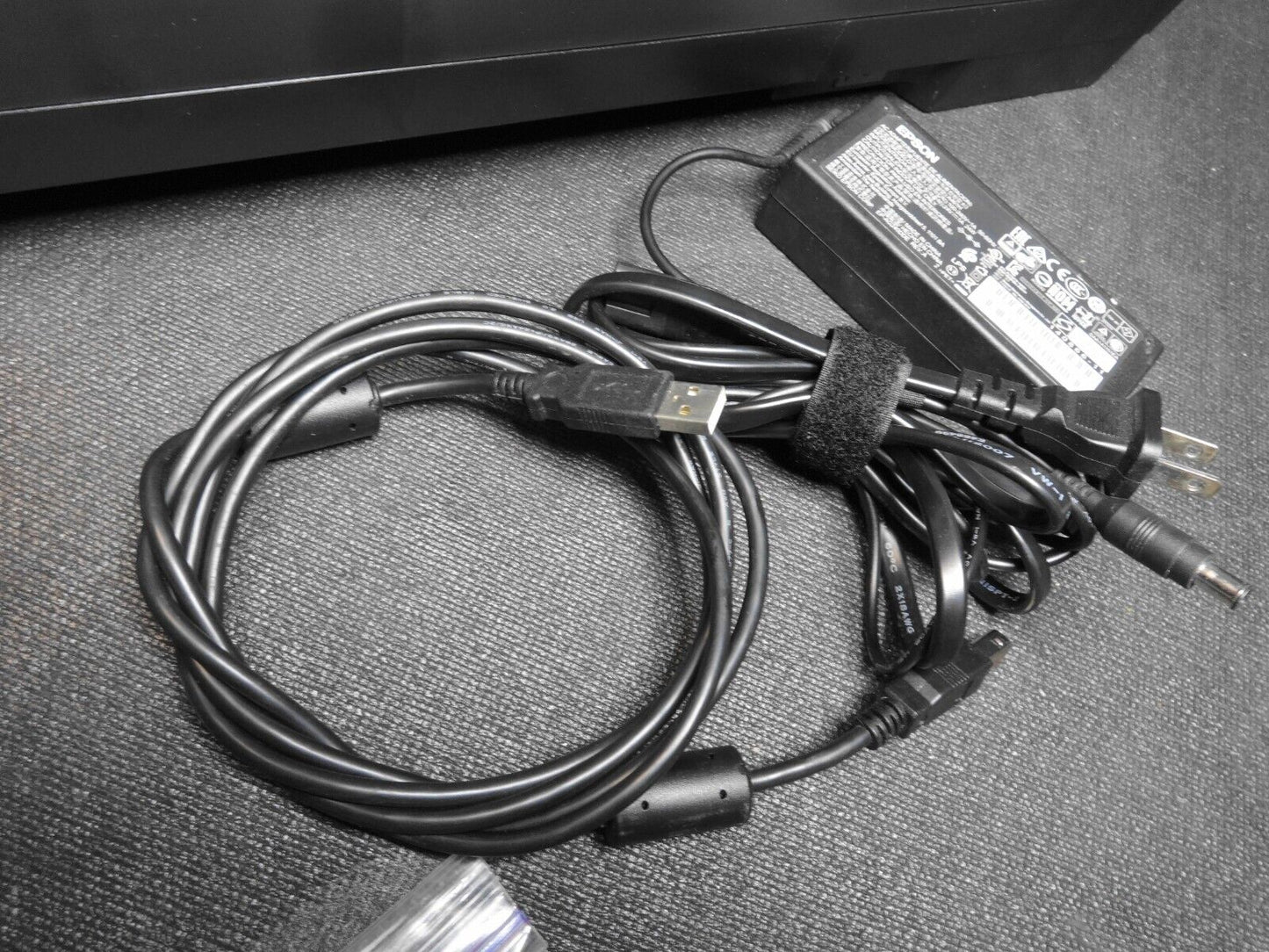 Epson Perfection V600 Photo Scanner J252A w/ Power Adapter + USB Cable