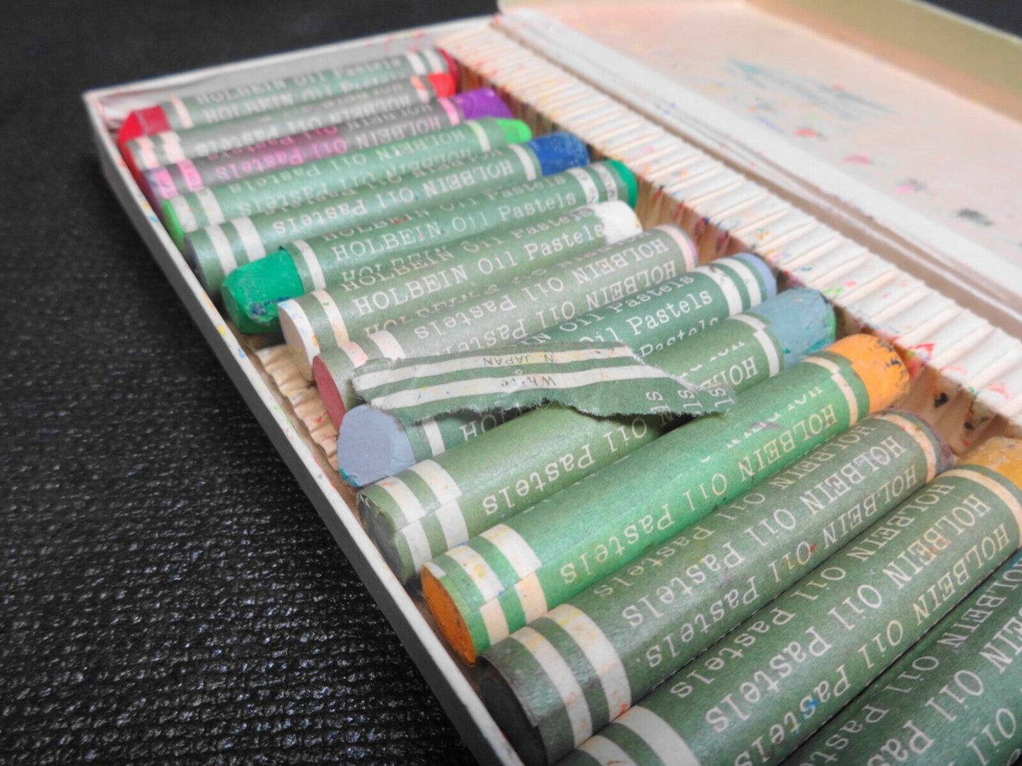Holbein Artists Oil Pastel 24 Sticks - Vintage Issue