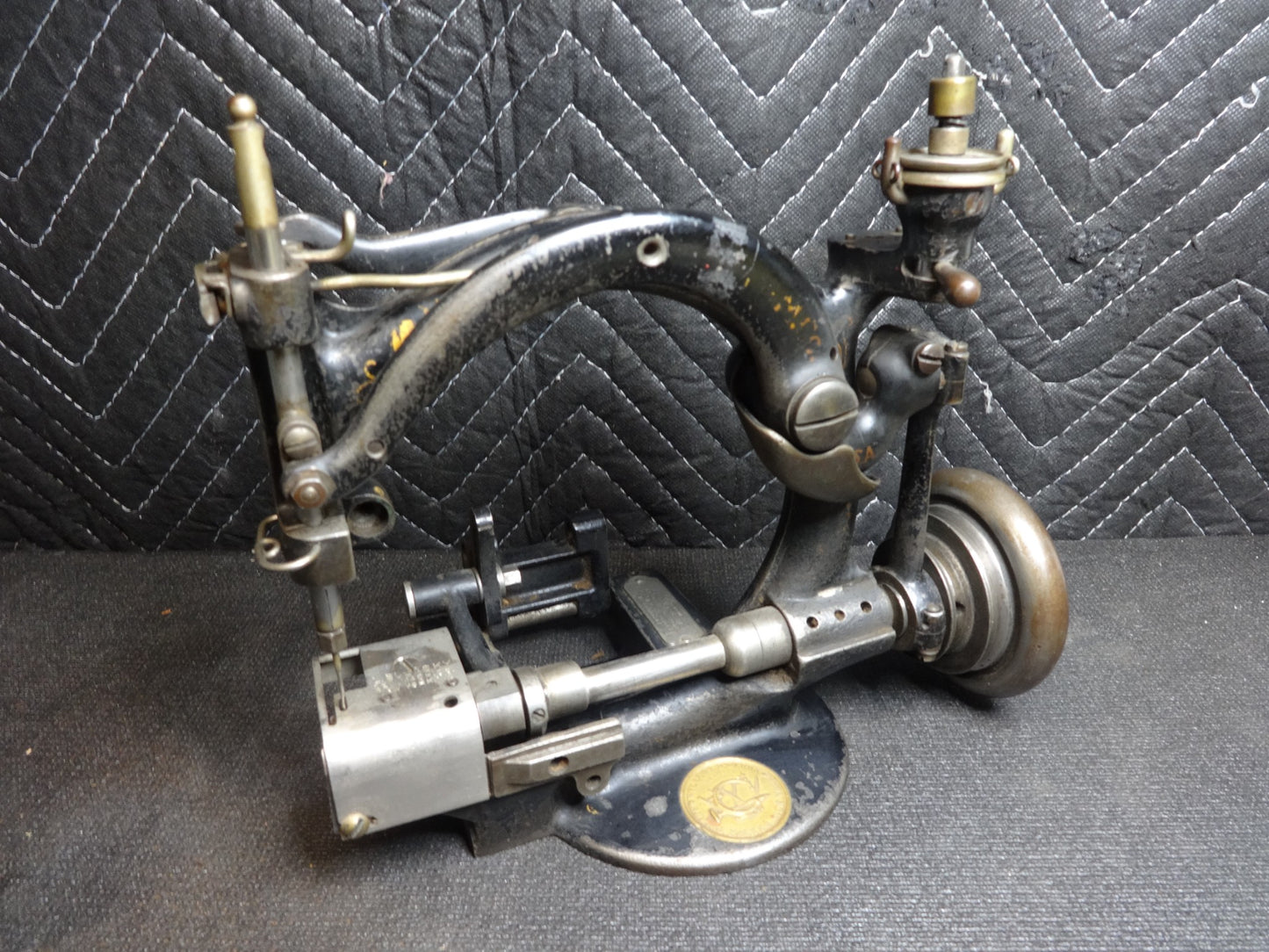 RARE ANTIQUE WILLCOX & GIBBS HAT MAKING SEWING MACHINE - READ