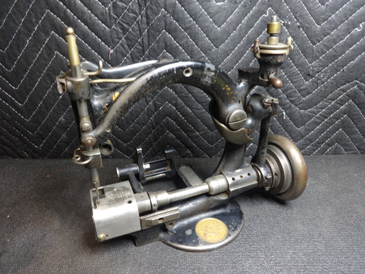 RARE ANTIQUE WILLCOX & GIBBS HAT MAKING SEWING MACHINE - READ