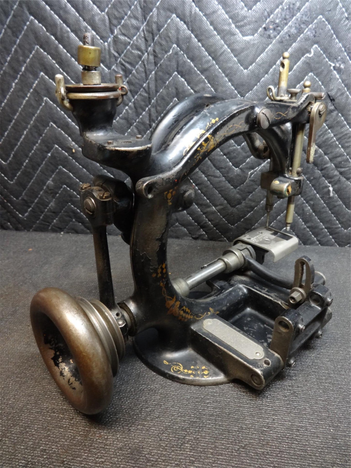RARE ANTIQUE WILLCOX & GIBBS HAT MAKING SEWING MACHINE - READ