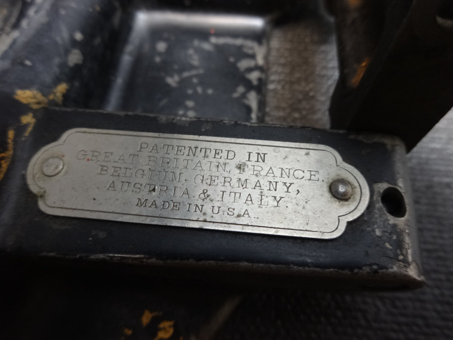 RARE ANTIQUE WILLCOX & GIBBS HAT MAKING SEWING MACHINE - READ