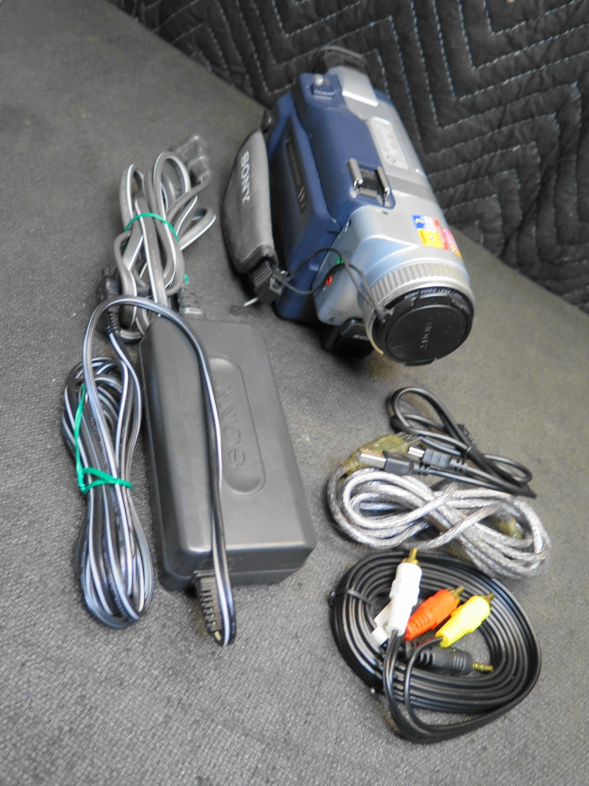 Sony DCR-TRV830 Digital8 Camcorder w/ Video Transfer Cables - *SERVICED*