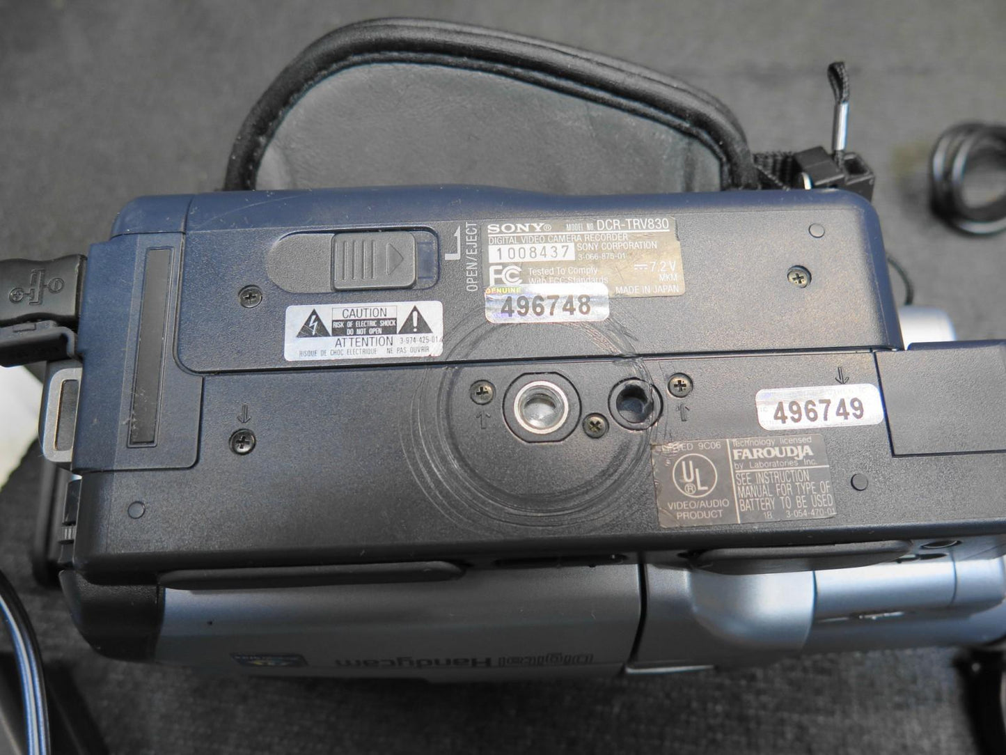 Sony DCR-TRV830 Digital8 Camcorder w/ Video Transfer Cables - *SERVICED*