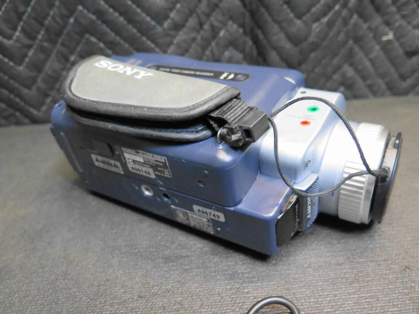 Sony DCR-TRV830 Digital8 Camcorder w/ Video Transfer Cables - *SERVICED*