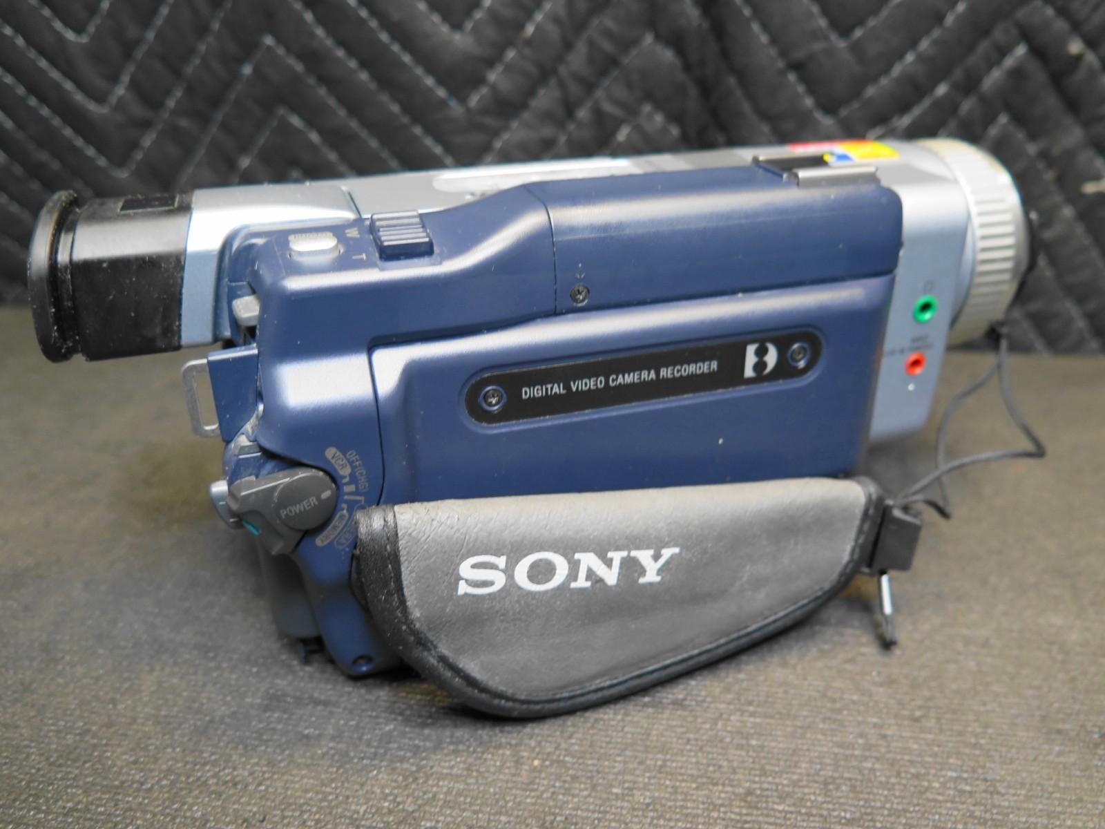 Sony DCR-TRV830 Digital8 Camcorder w/ Video Transfer Cables - *SERVICED*