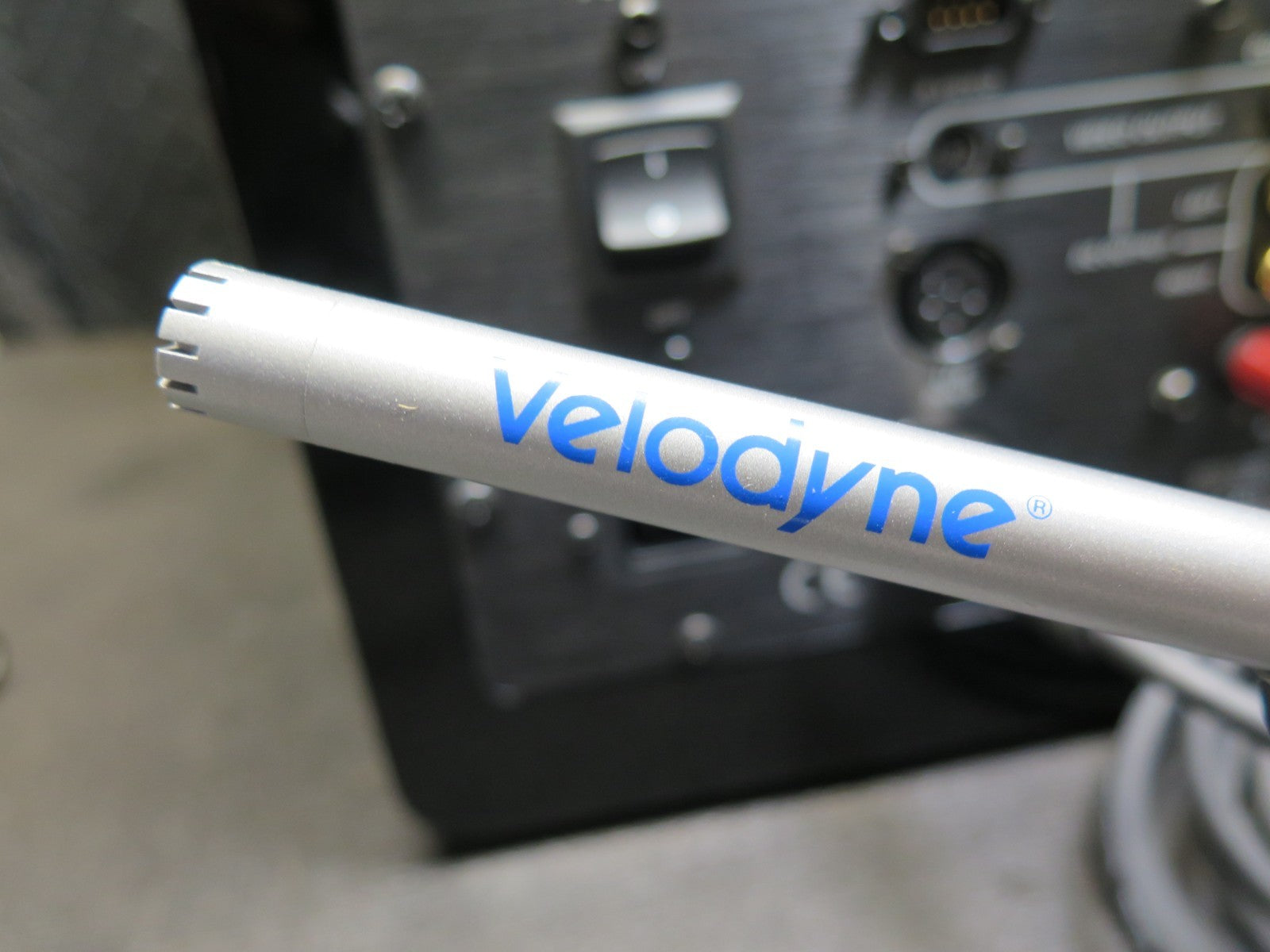 VELODYNE DD10BG DIGITAL DRIVE SERIES DD10BG Subwoofer w/ Calibration Microphone