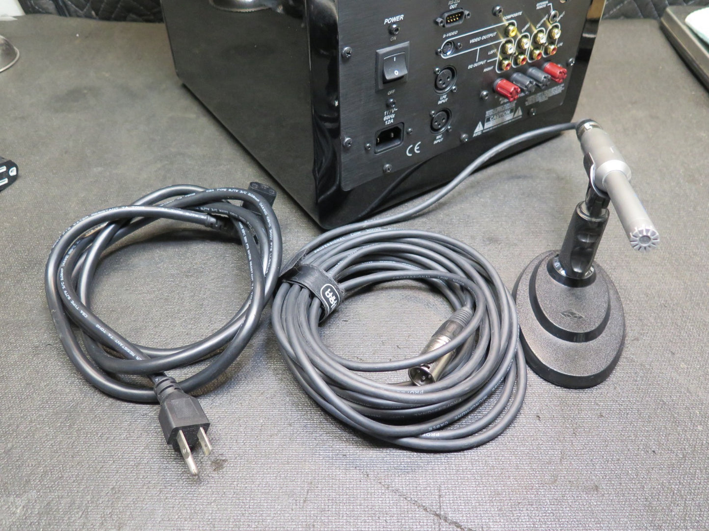 VELODYNE DD10BG DIGITAL DRIVE SERIES DD10BG Subwoofer w/ Calibration Microphone