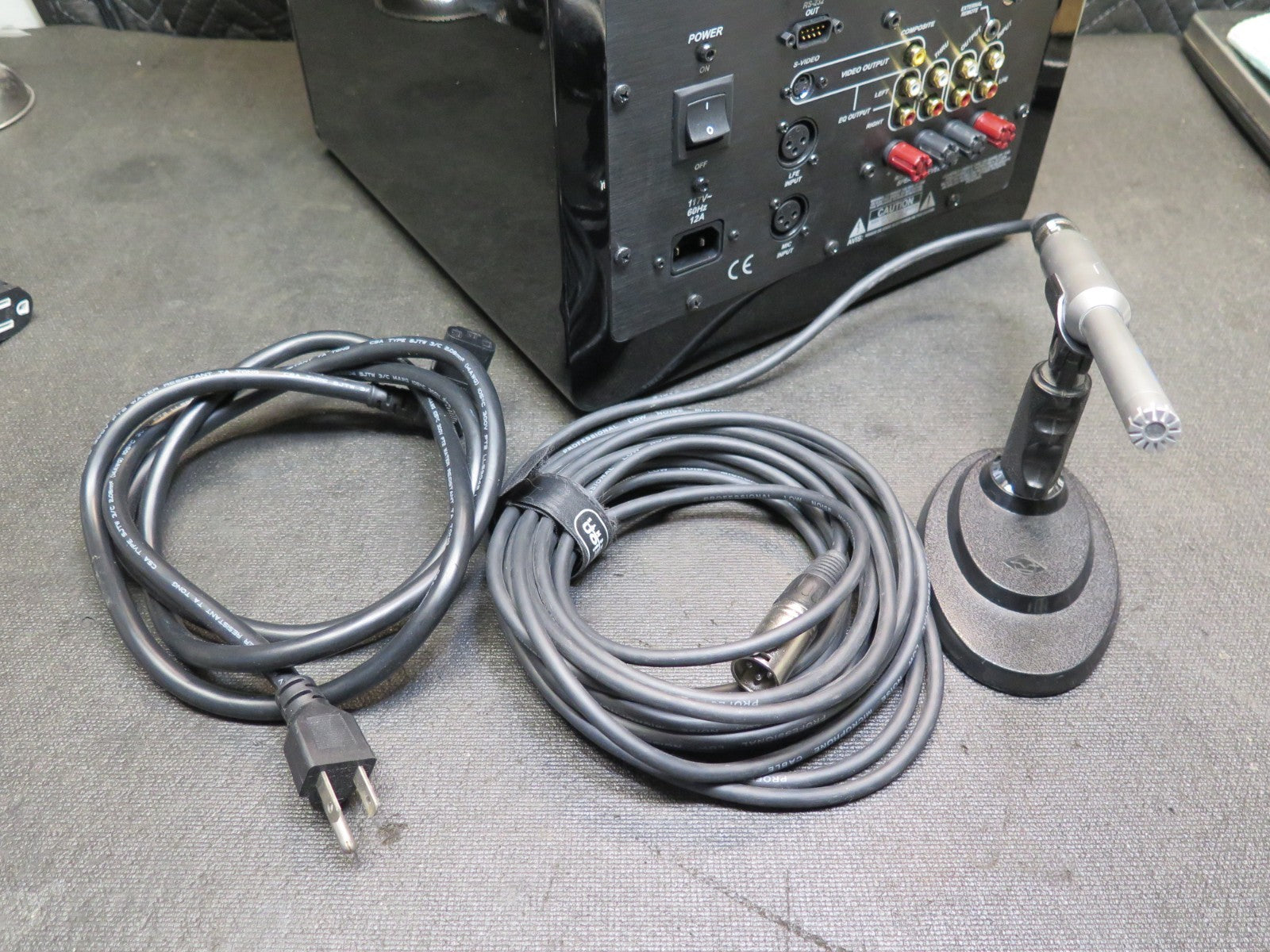 VELODYNE DD10BG DIGITAL DRIVE SERIES DD10BG Subwoofer w/ Calibration Microphone