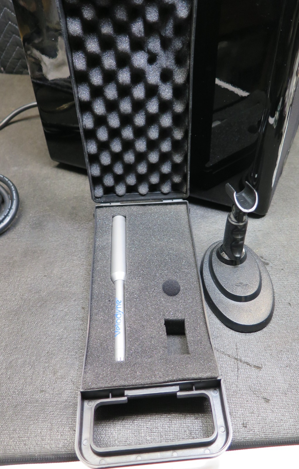 VELODYNE DD10BG DIGITAL DRIVE SERIES DD10BG Subwoofer w/ Calibration Microphone