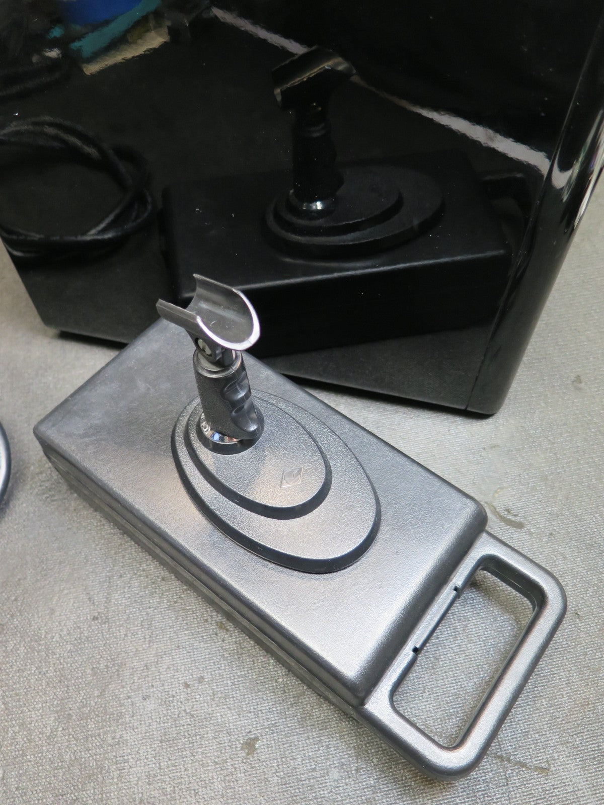 VELODYNE DD10BG DIGITAL DRIVE SERIES DD10BG Subwoofer w/ Calibration Microphone