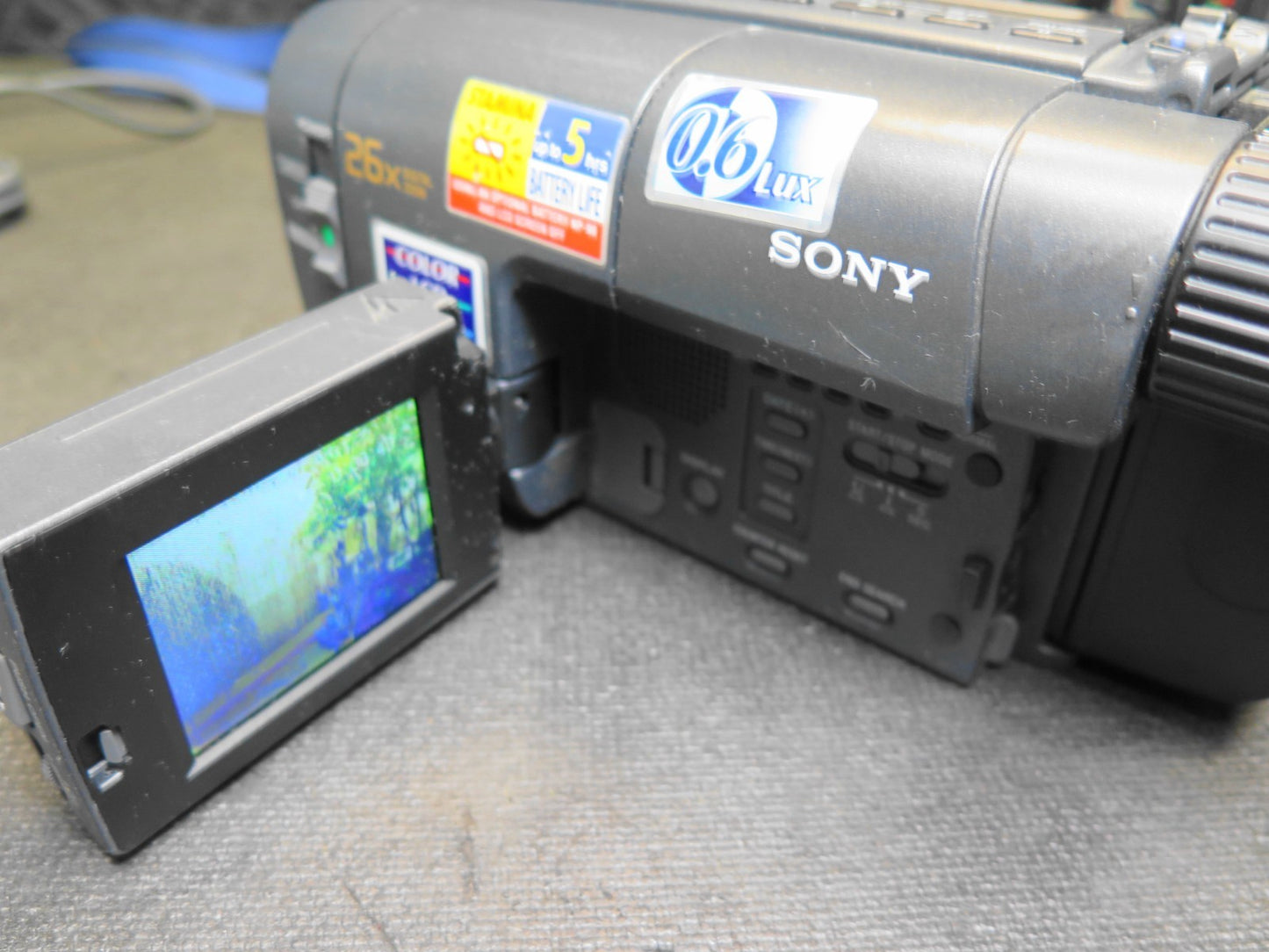 Sony Handycam CCD-TRV112 Video8 Camcorder - Battery, Remote, Video Transfer Cord