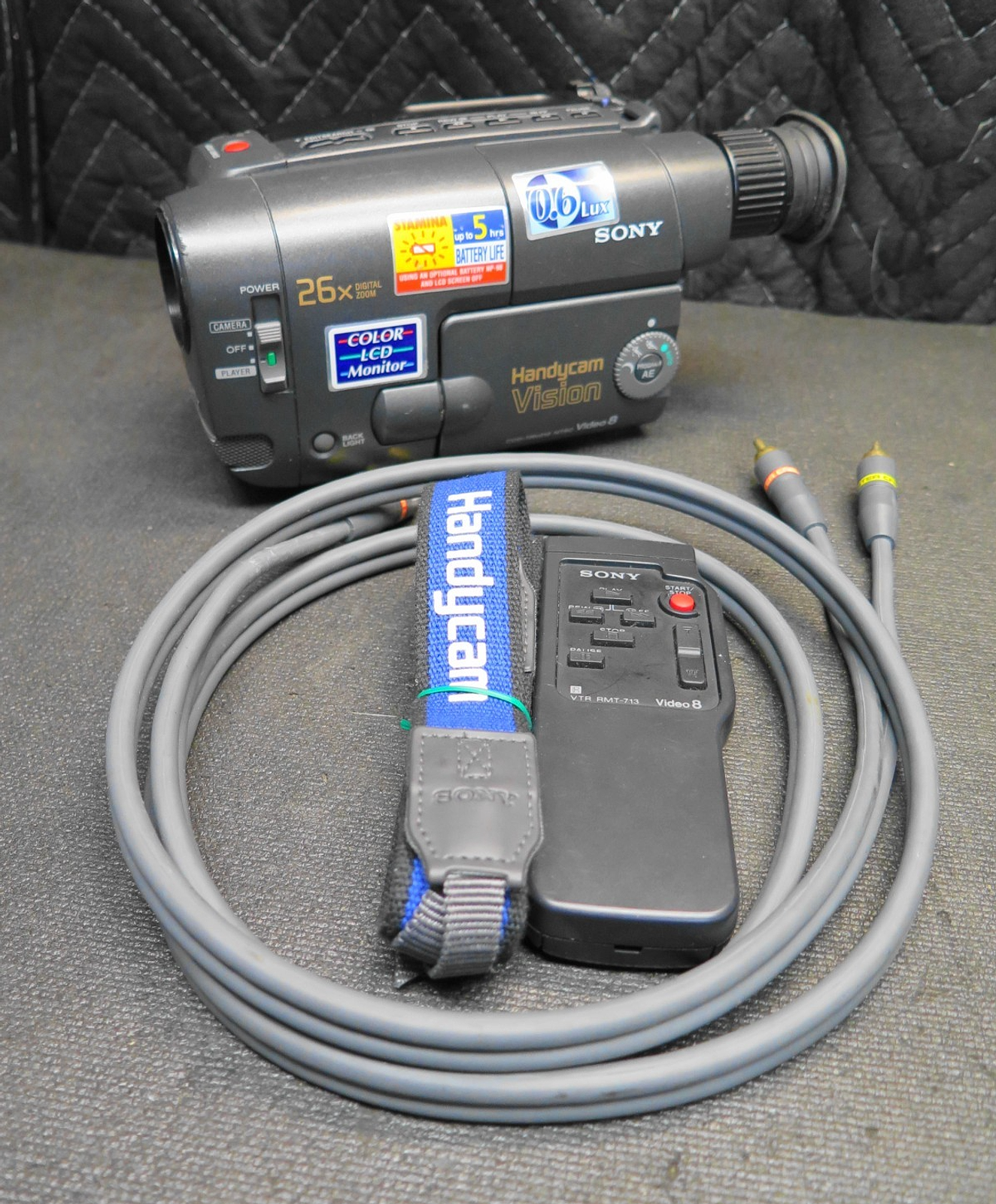 Sony Handycam CCD-TRV112 Video8 Camcorder - Battery, Remote, Video Transfer Cord